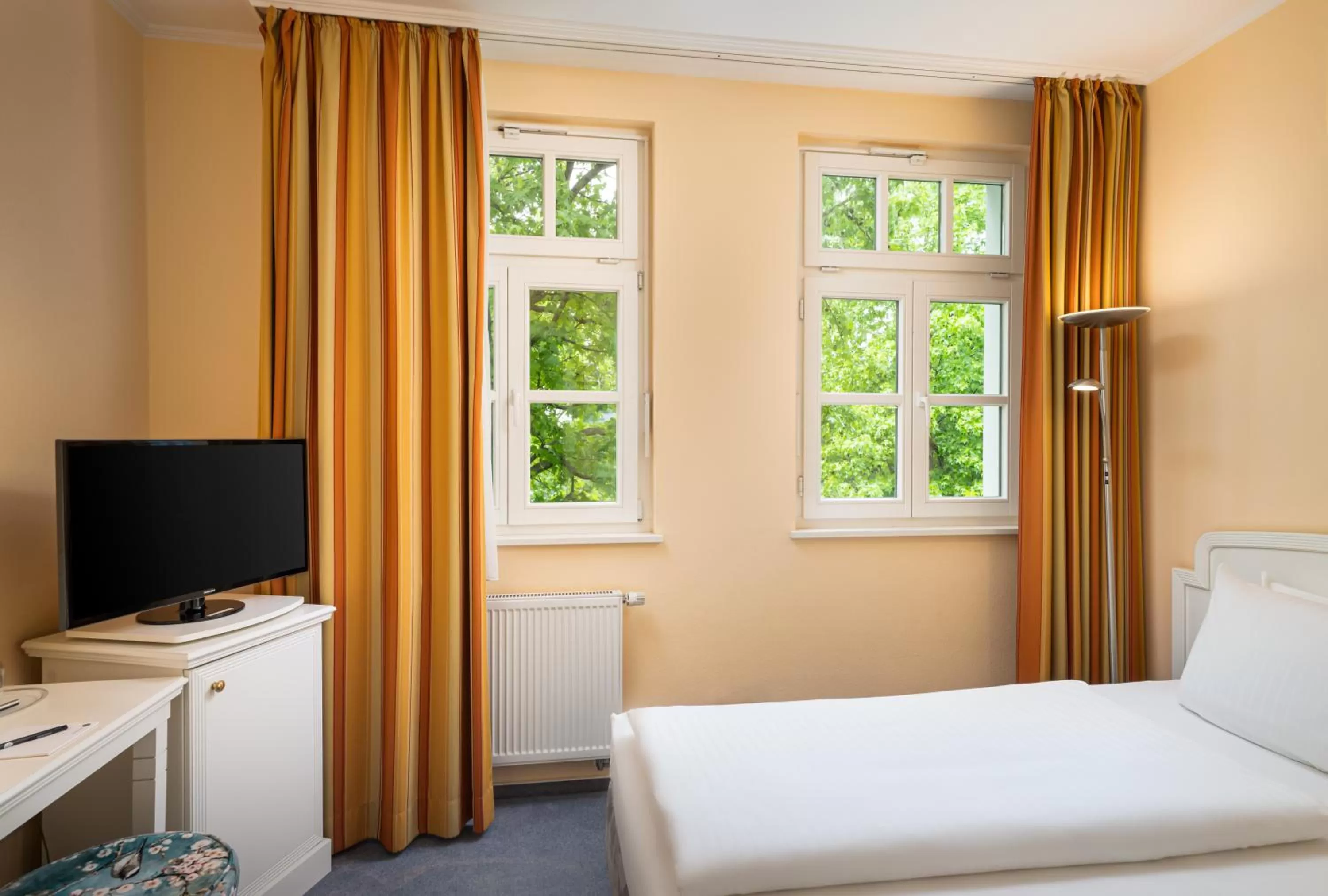 TV and multimedia, Bed in Arthotel ANA Fleur