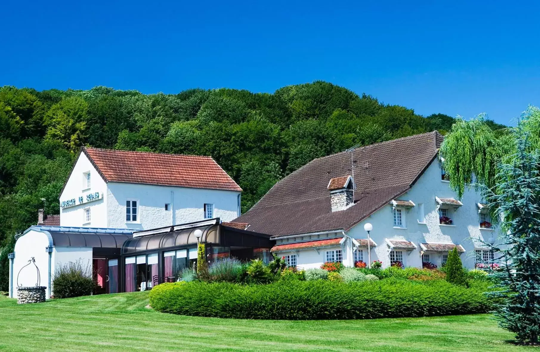 Property Building in auberge le relais