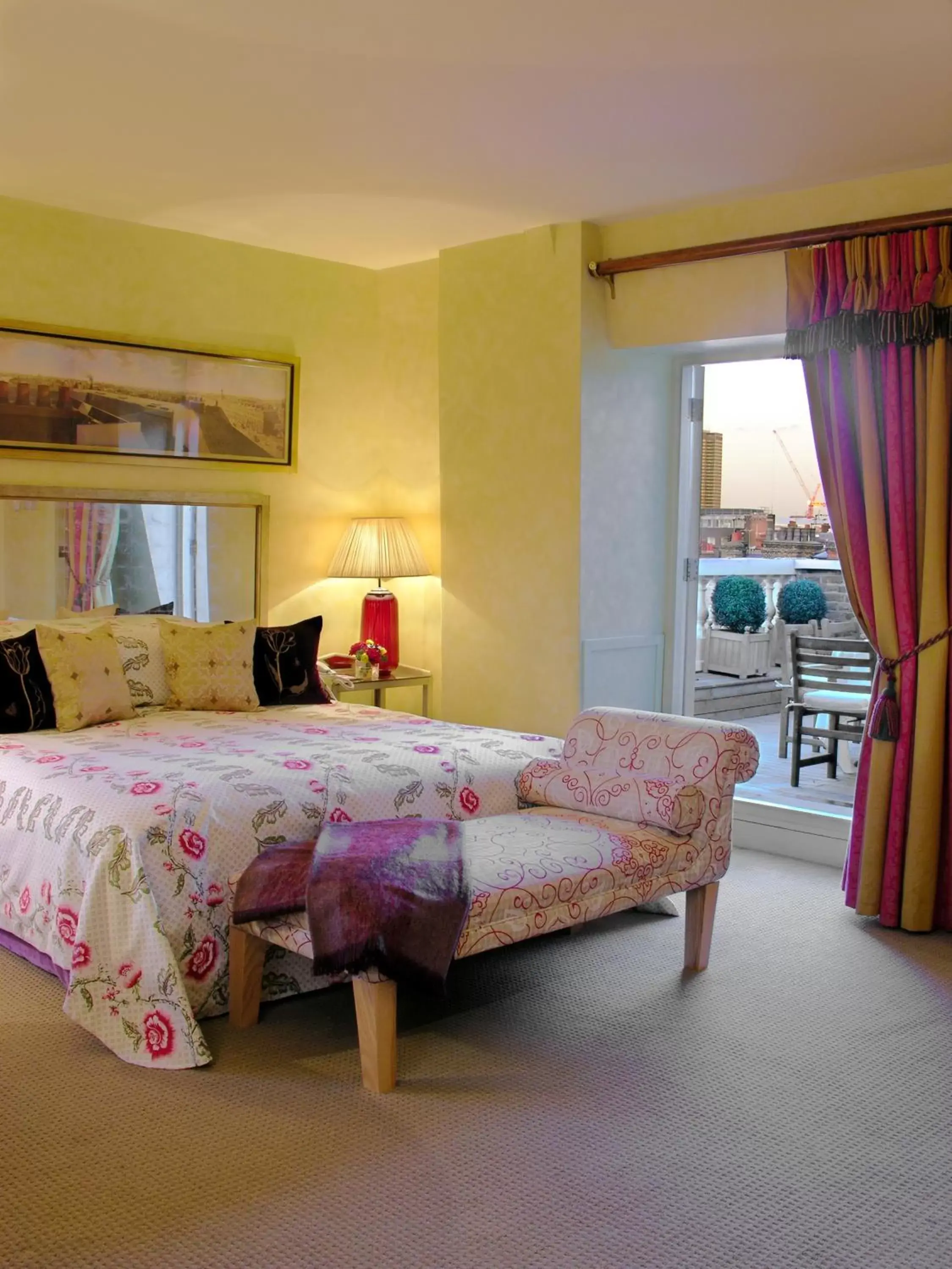 Bedroom, Bed in The Mandeville Hotel