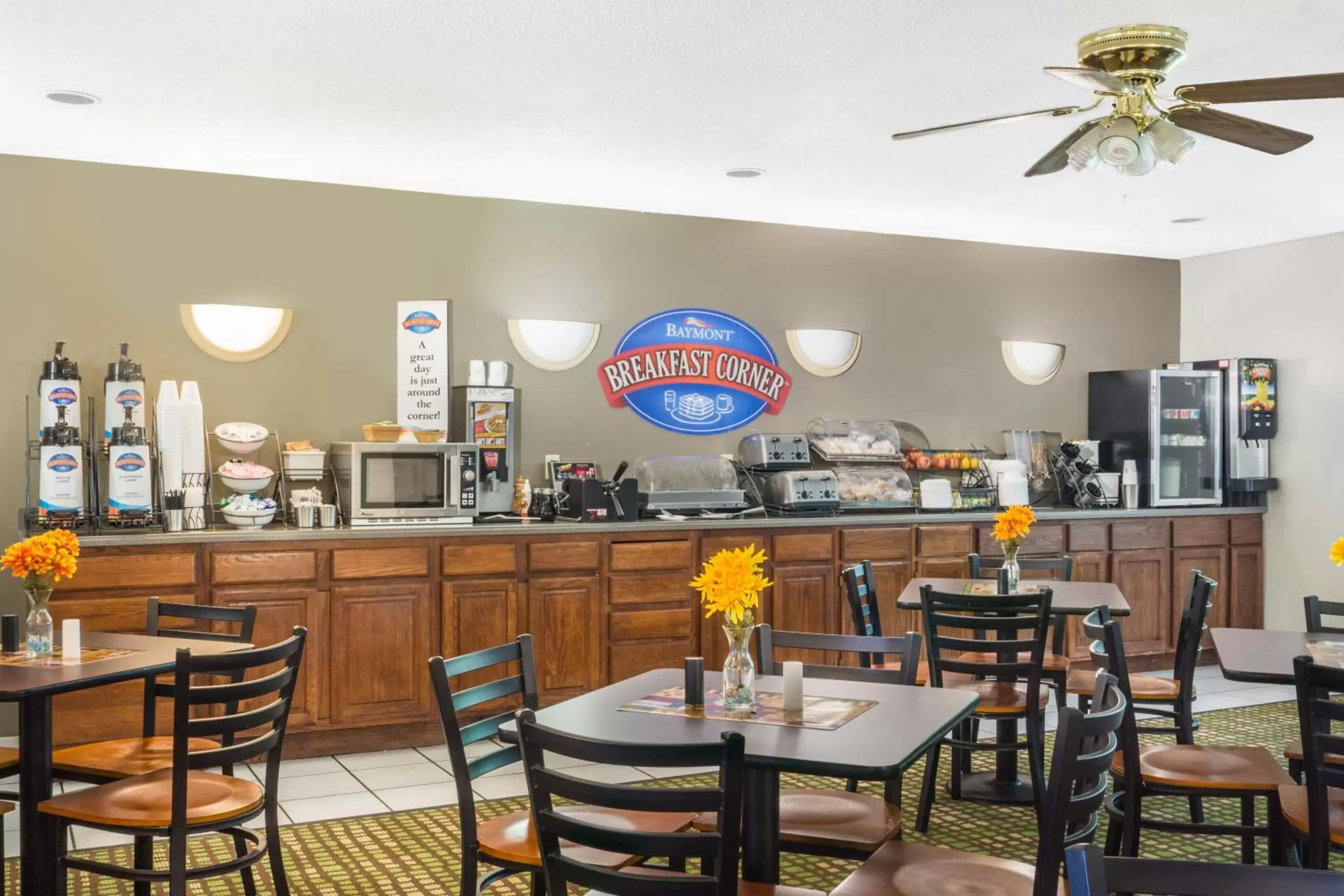 Coffee/tea facilities, Restaurant/Places to Eat in Baymont by Wyndham Piqua