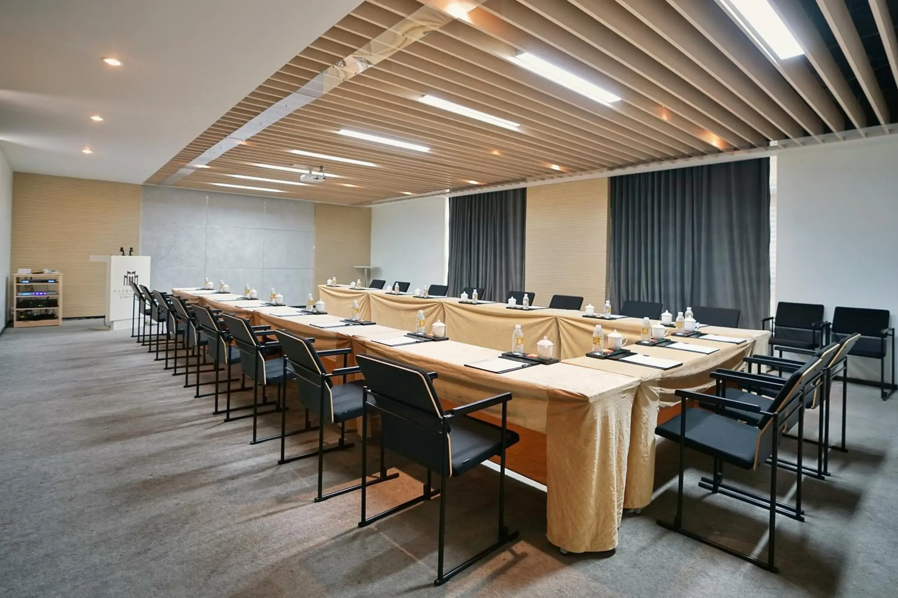 Meeting/conference room in Metropolo Classiq Dahua Hotel Shanghai Jingan