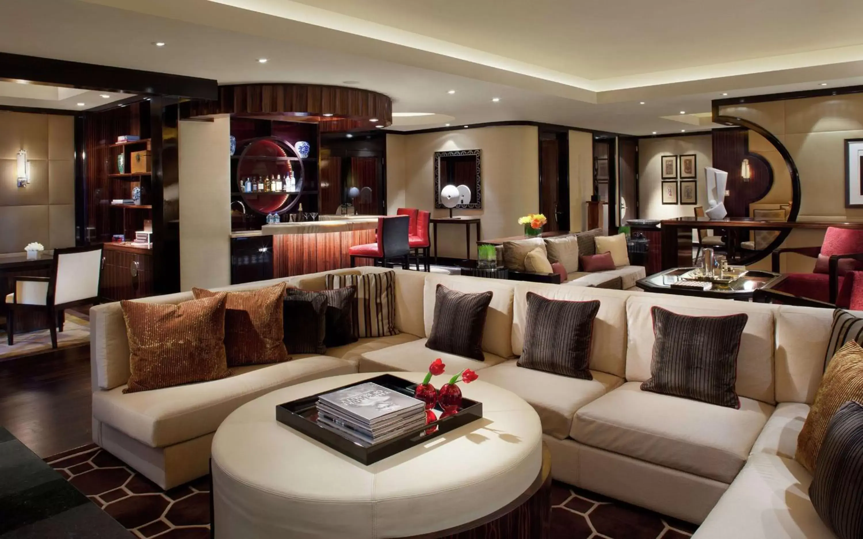 Bedroom, Lobby/Reception in Waldorf Astoria Las Vegas