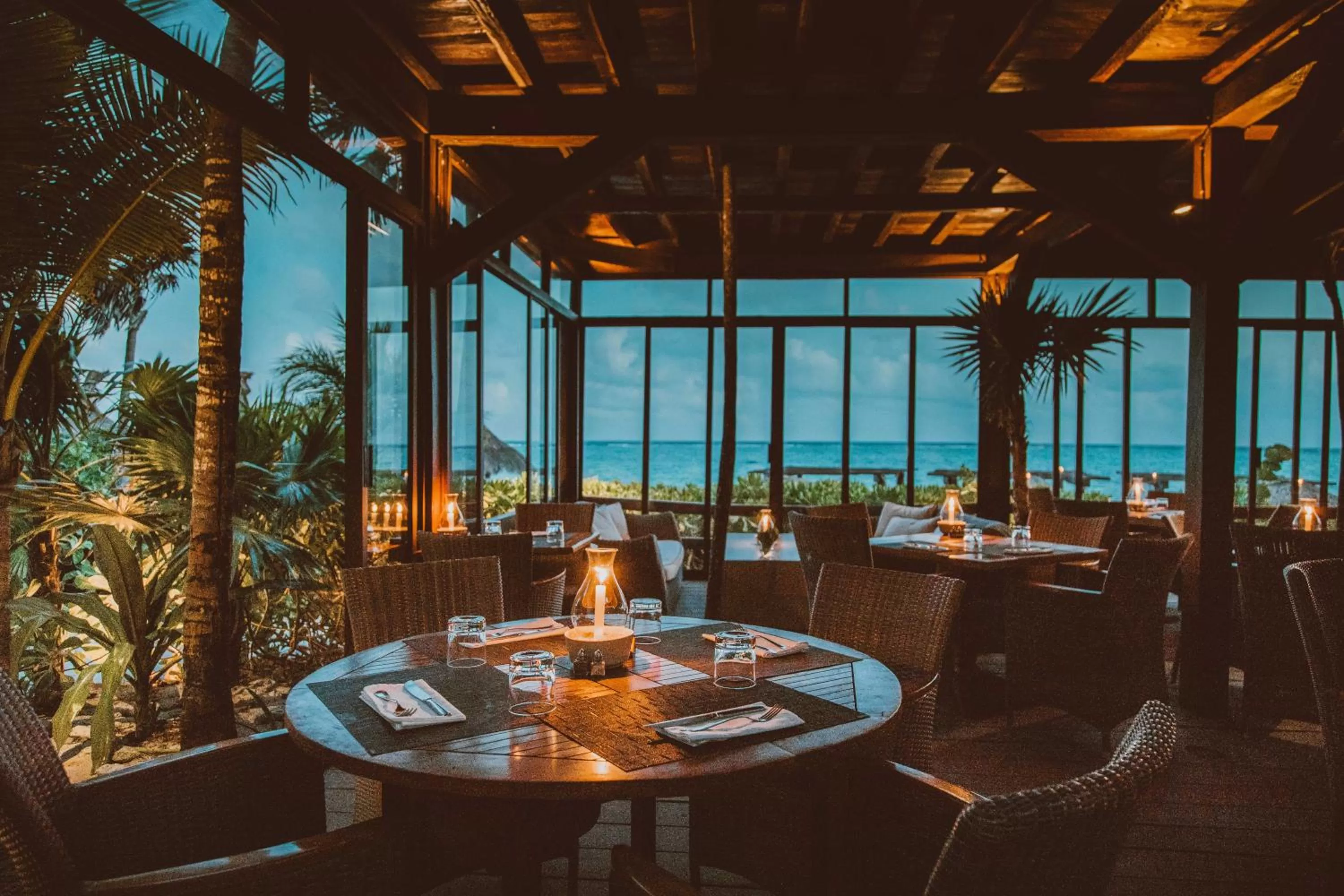 Restaurant/places to eat in Jashita Hotel