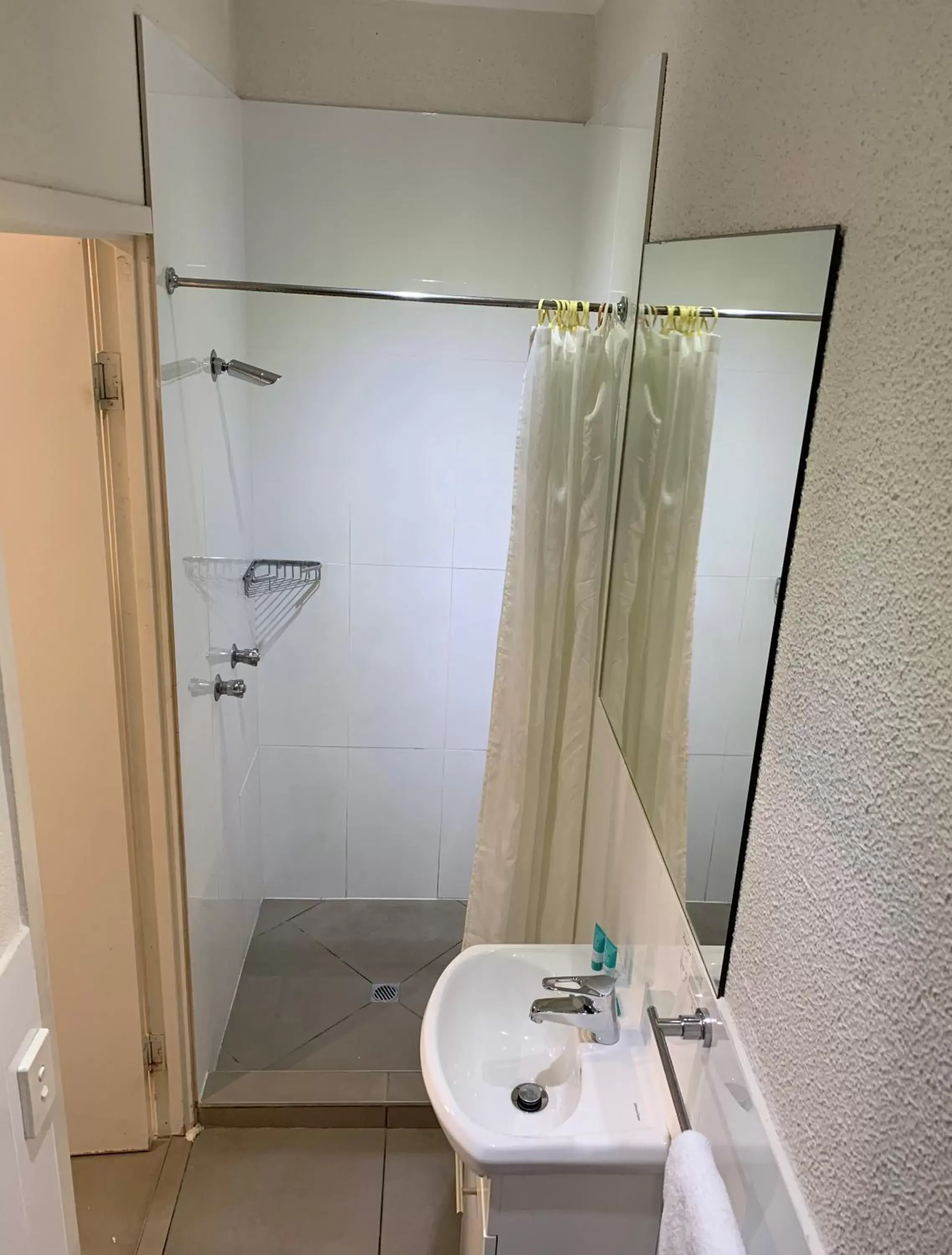 Bathroom in Central Motel Mooloolaba and Apartments