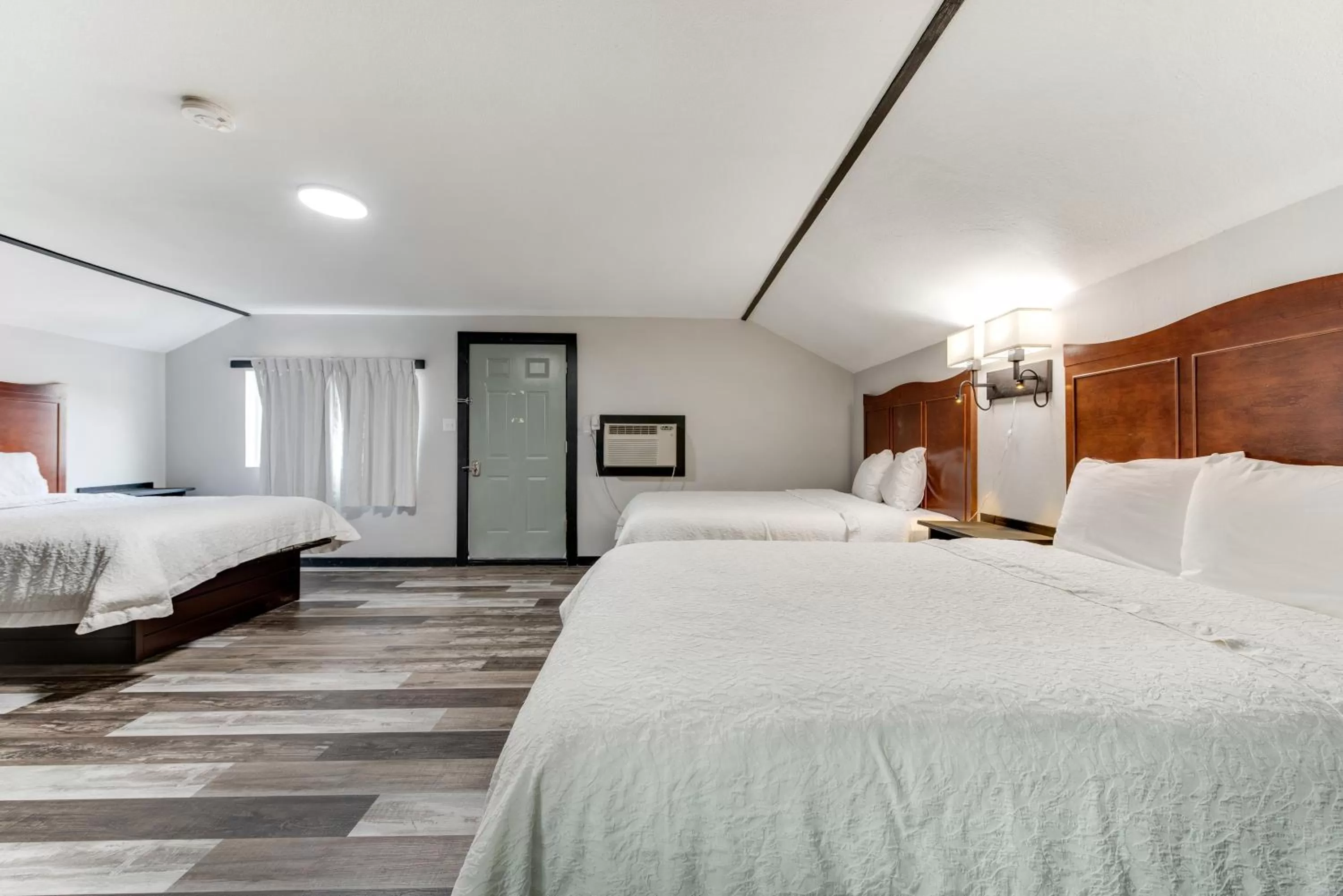 Bedroom, Bed in Dolores Mountain Inn