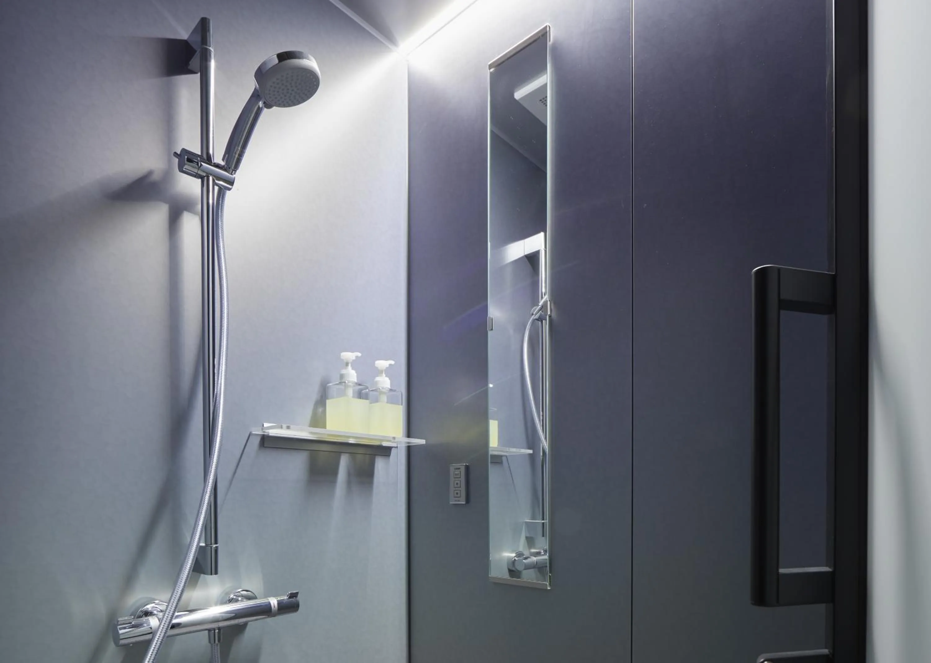 Shower in Agora Tokyo Ginza