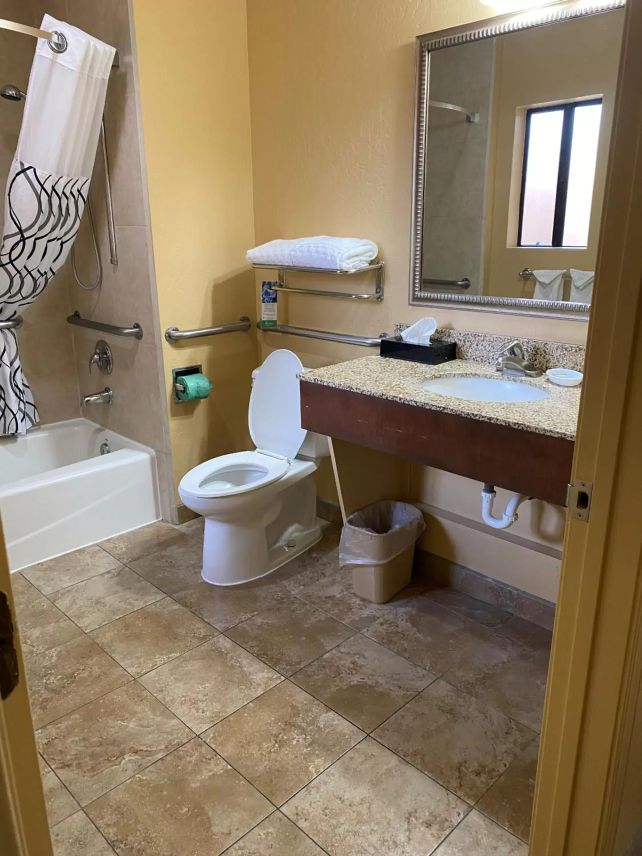 Toilet, Bathroom in Best Western Cottonwood Inn