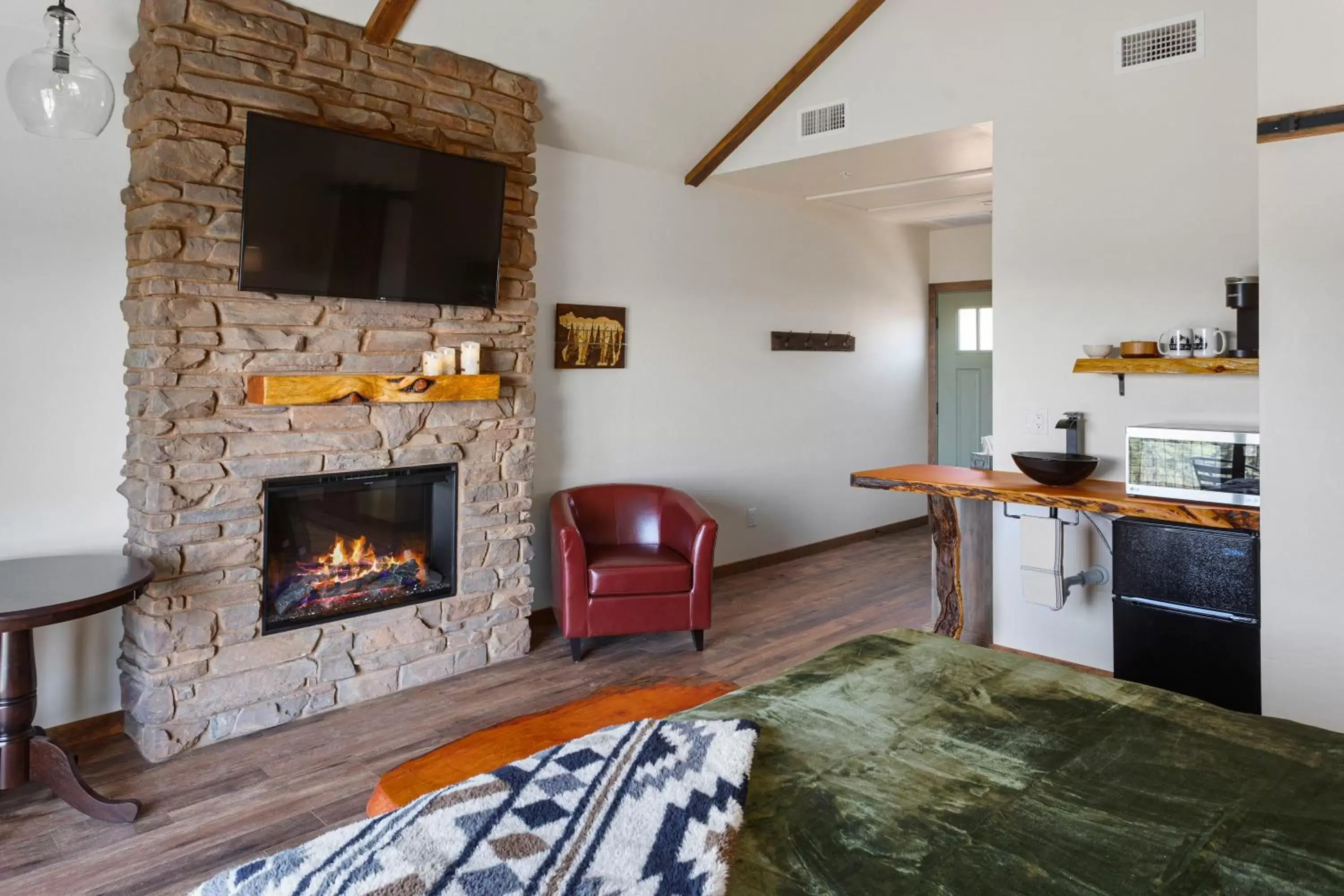 TV and multimedia, Kitchen/Kitchenette in Lodge at 5600