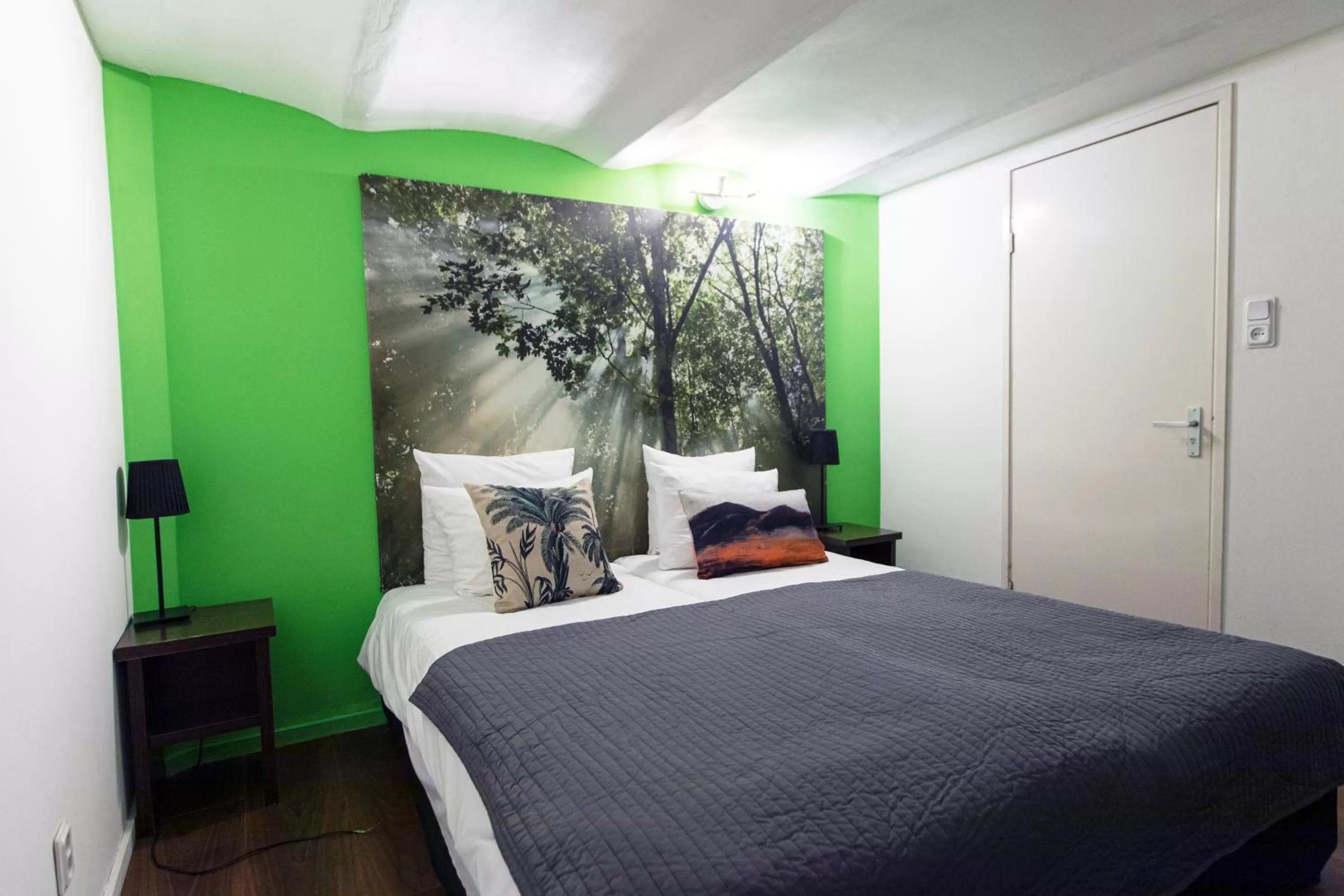 Twin Room with Shared Bathroom in Quentin England Hotel