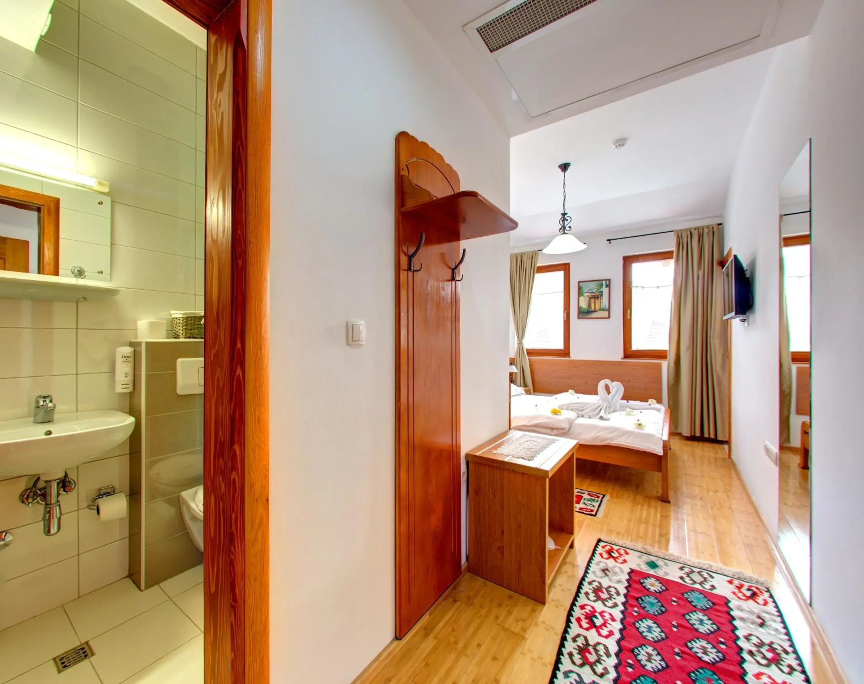 Bed, Bathroom in Hotel Almira