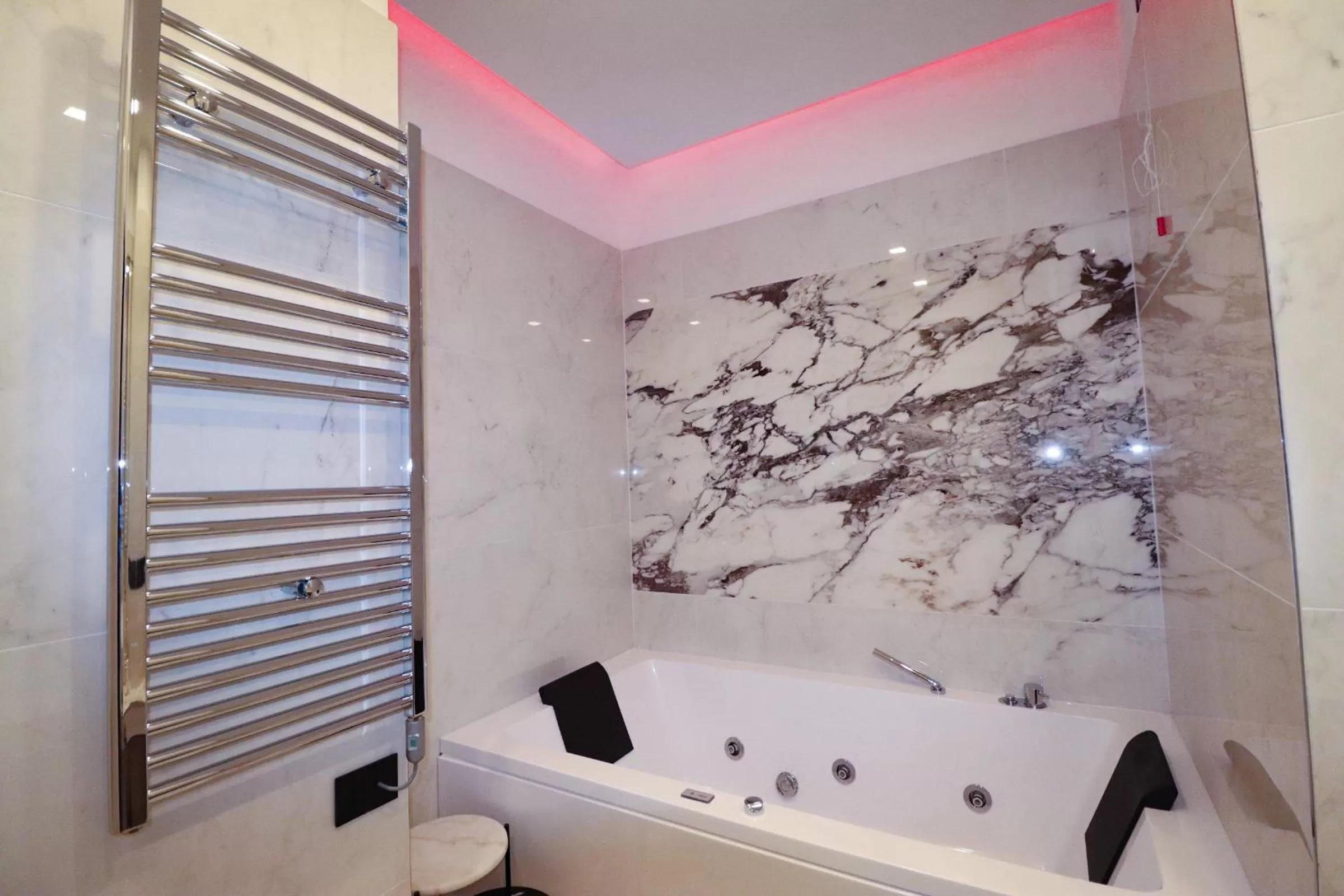 Bathroom in Aron Only Suites Bed and Breakfast