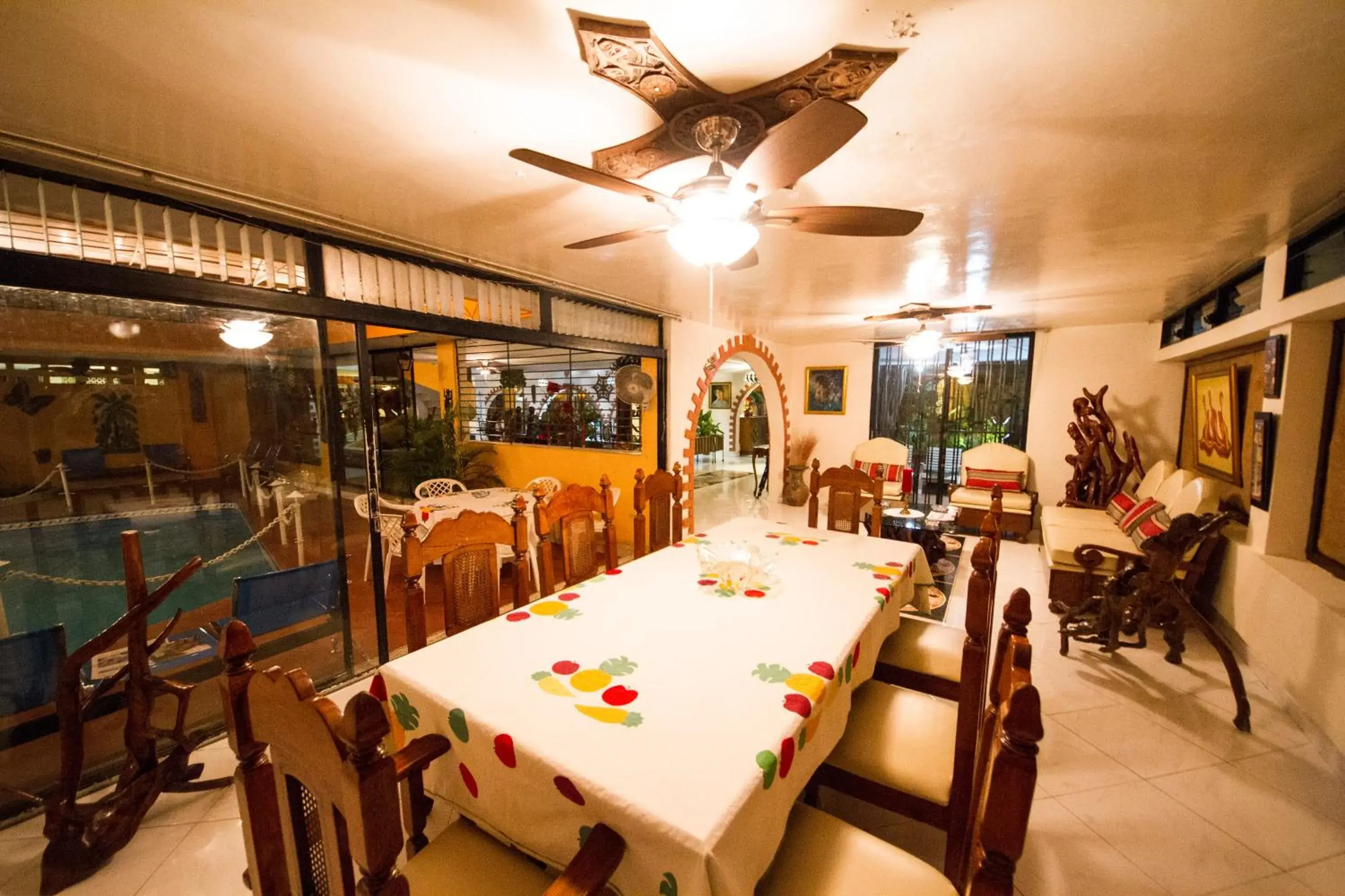 Dining area, Restaurant/Places to Eat in Ideal Villa Hotel