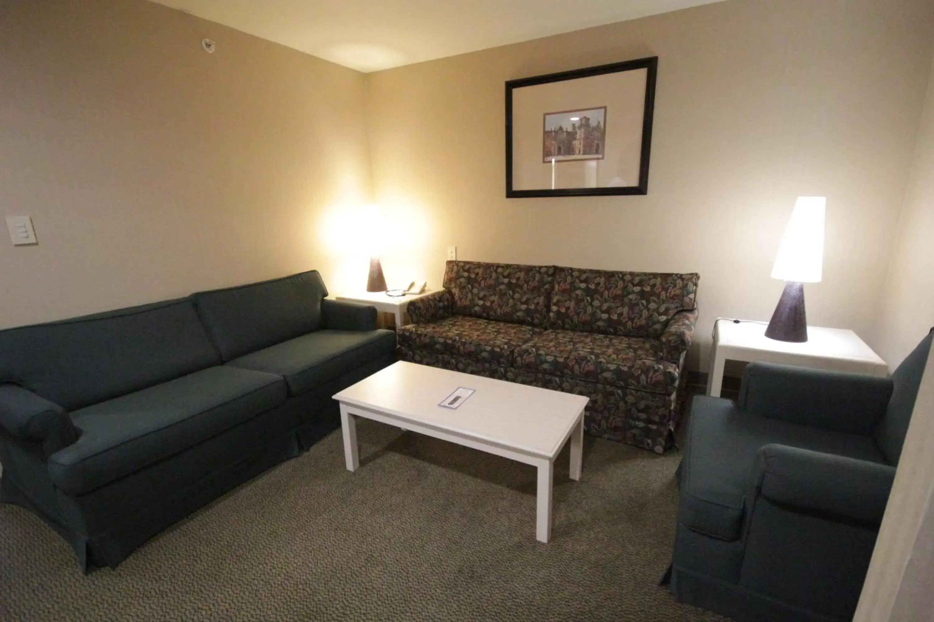 Photo of the whole room, Seating Area in Holiday Inn Leon-Convention Center, an IHG Hotel