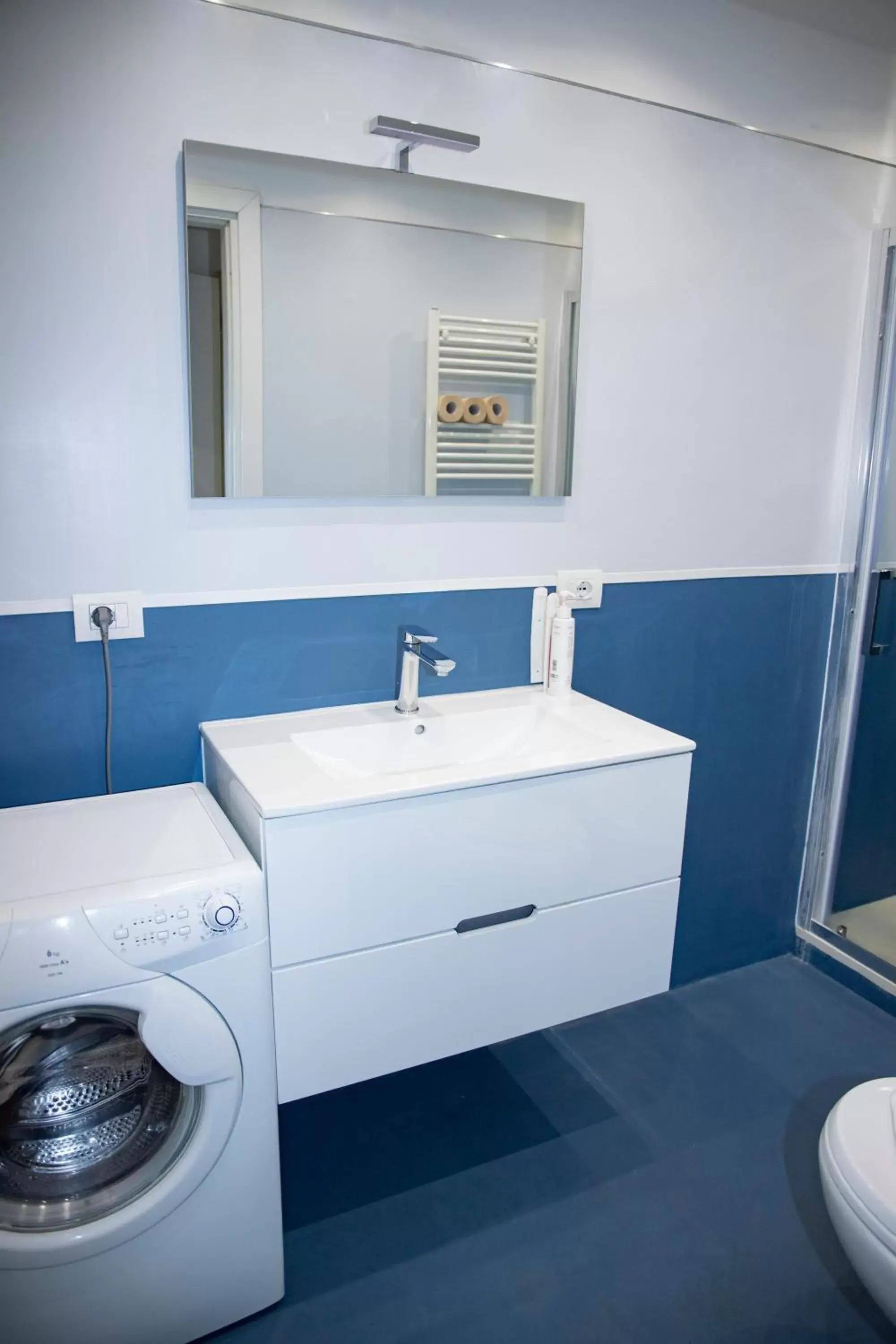 Bathroom in Easy Milano - Rooms and Apartments Navigli