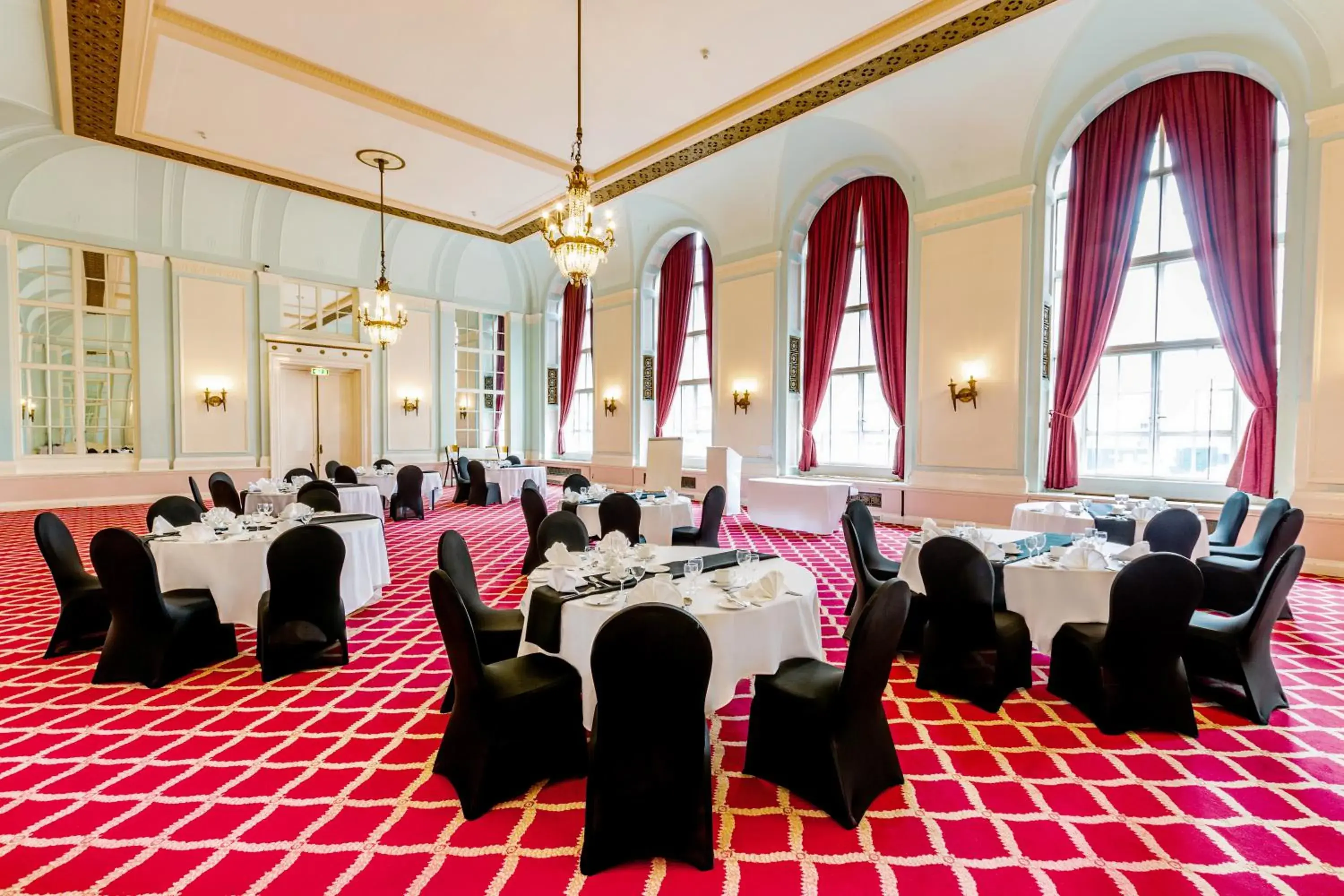 Business facilities, Restaurant/Places to Eat in Adelphi Hotel