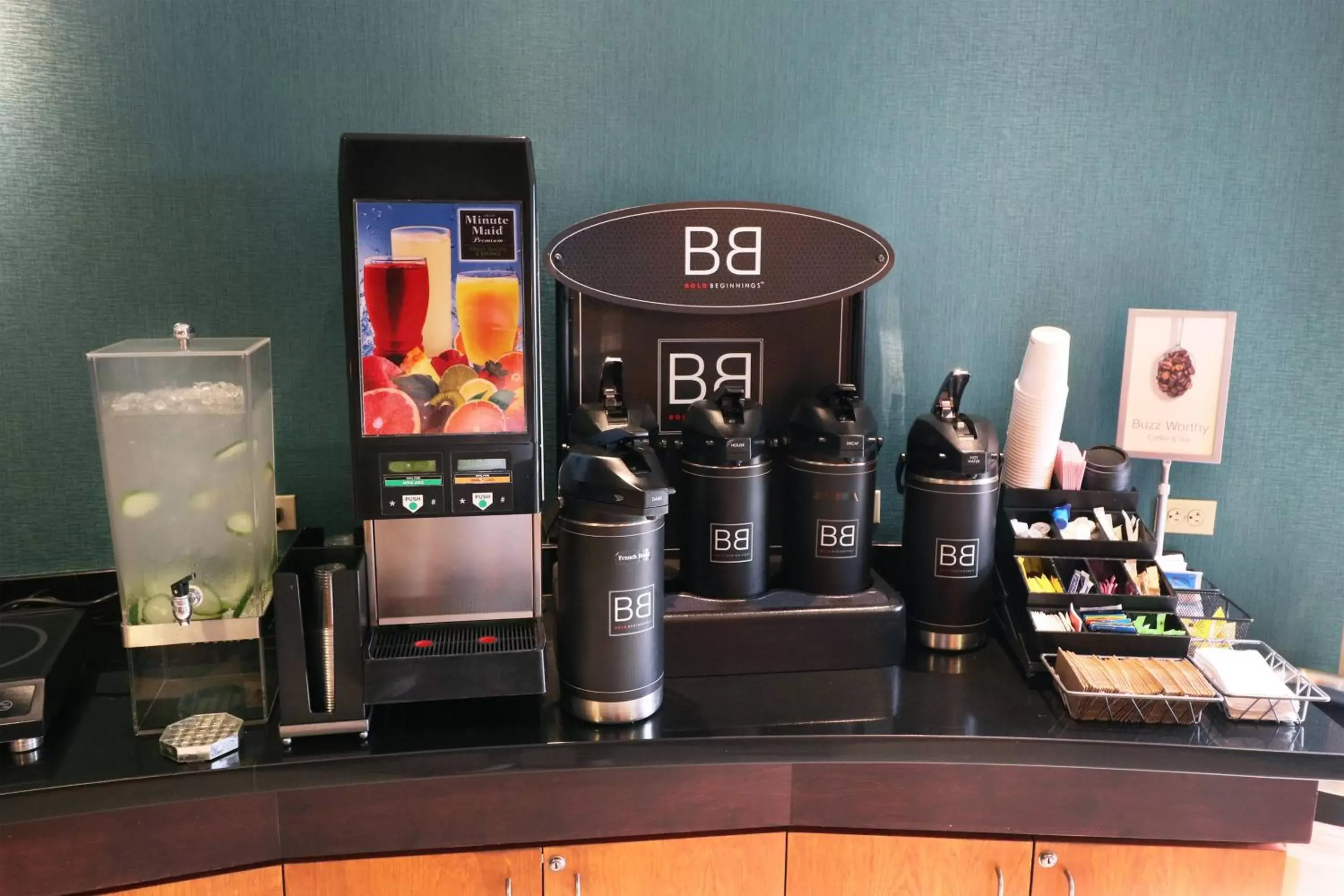 Coffee/tea facilities in Fairfield Inn & Suites Des Moines Airport