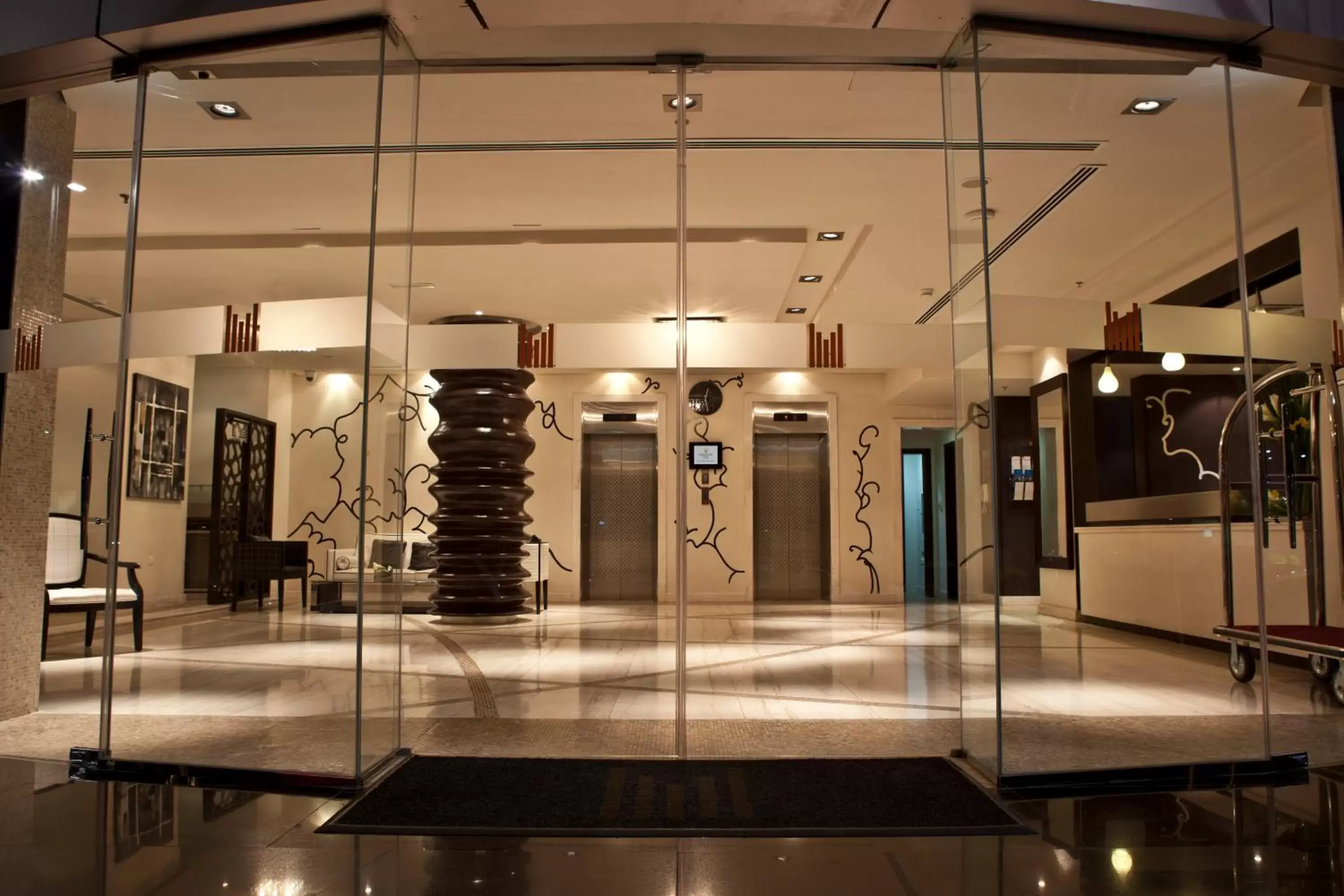 Facade/entrance in Kingsgate Hotel by Millennium