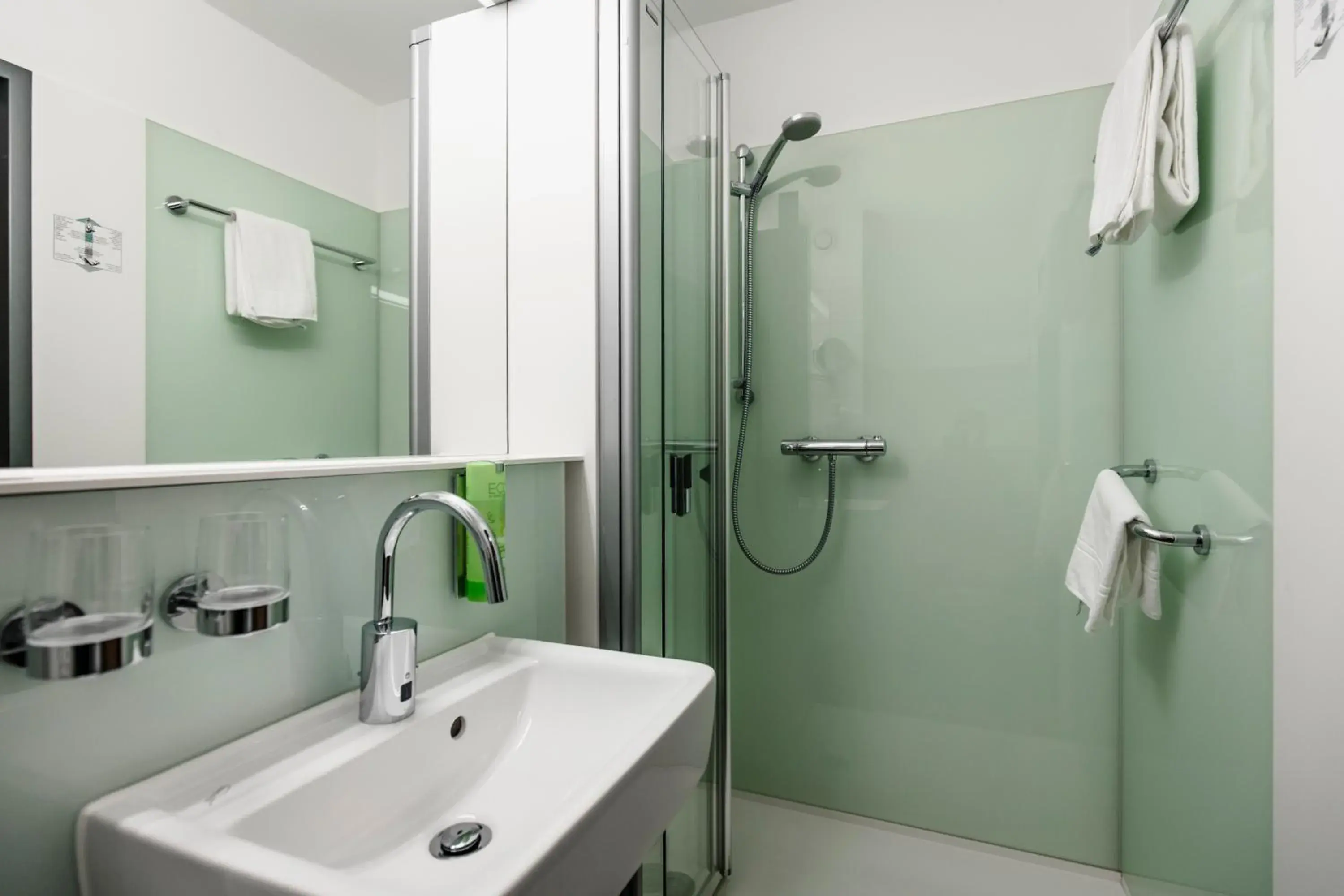 Shower, Bathroom in Montfort - das Hotel