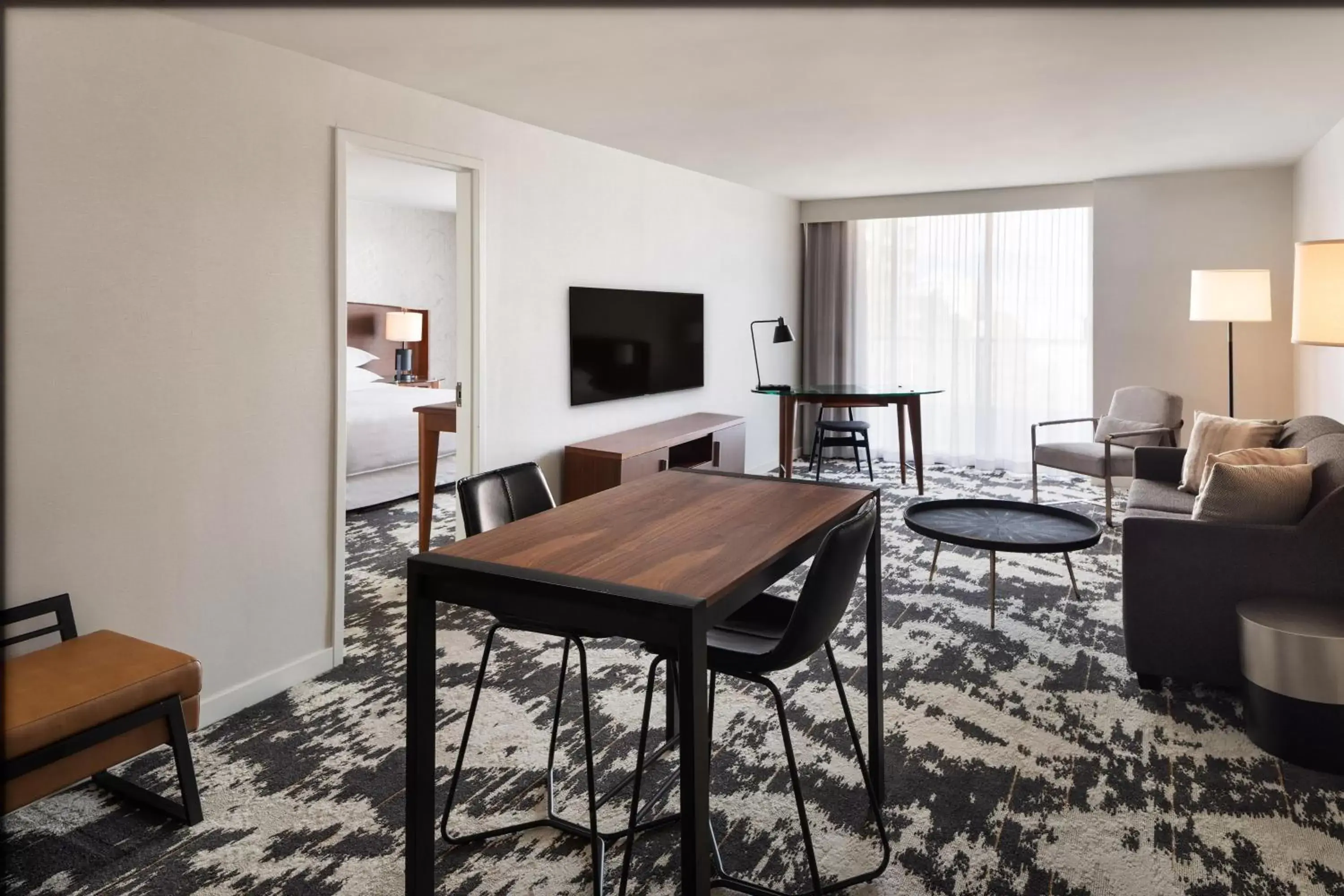 Photo of the whole room, Seating Area in Sheraton Vancouver Airport Hotel