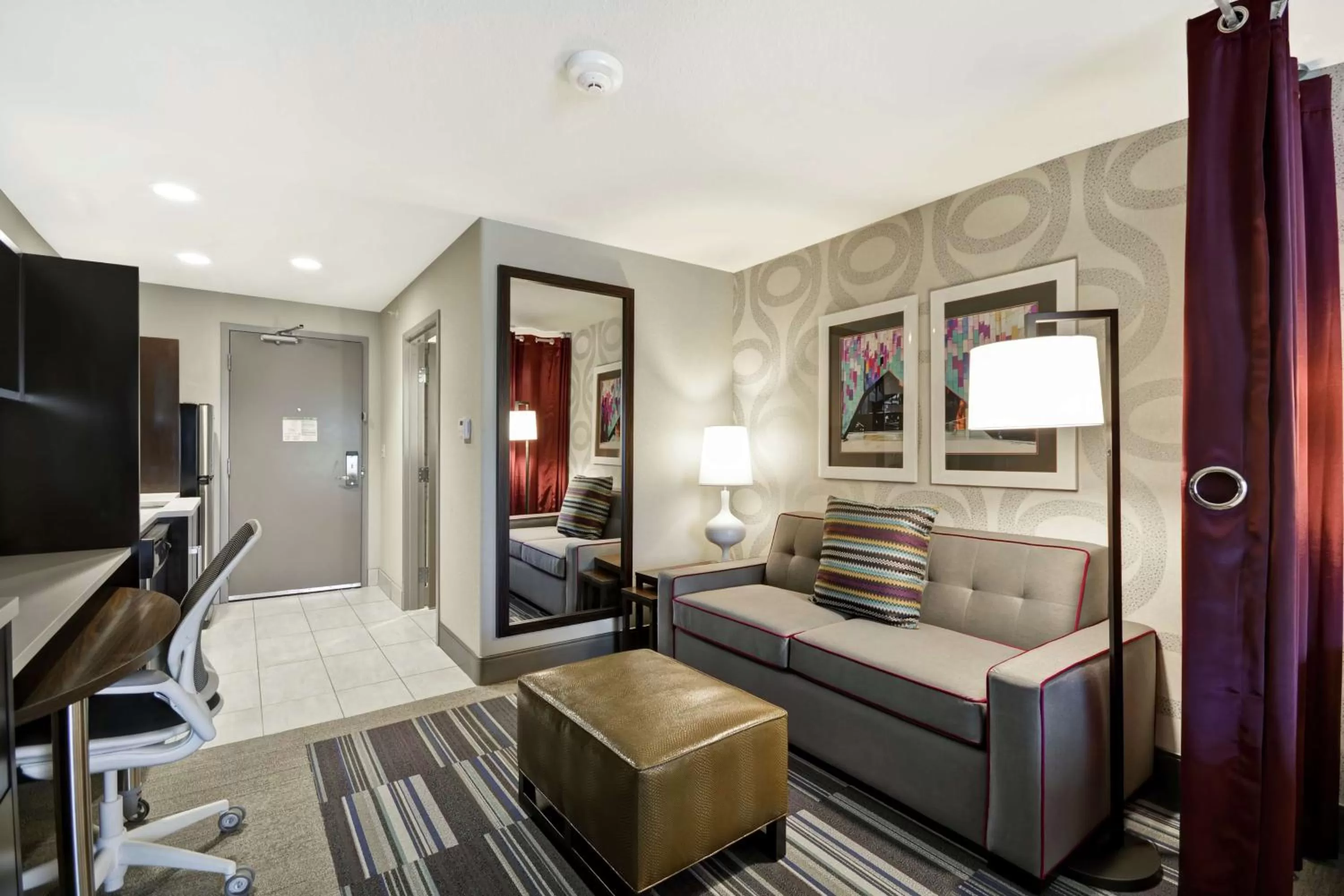 Bedroom in Home2 Suites by Hilton KCI Airport