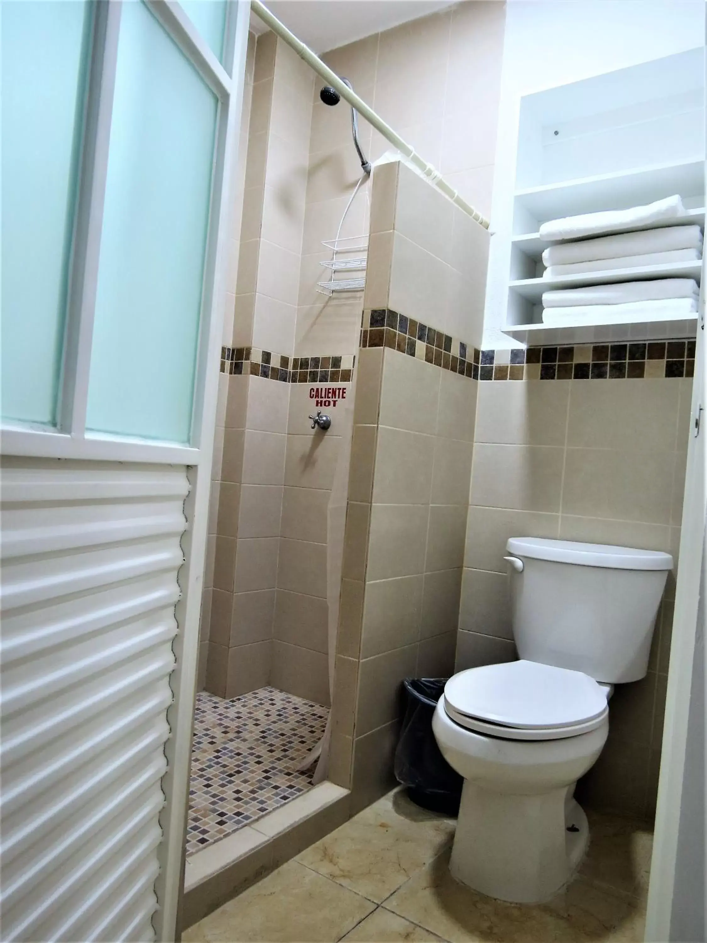 Toilet, Bathroom in Hotel del Arte y Figura
