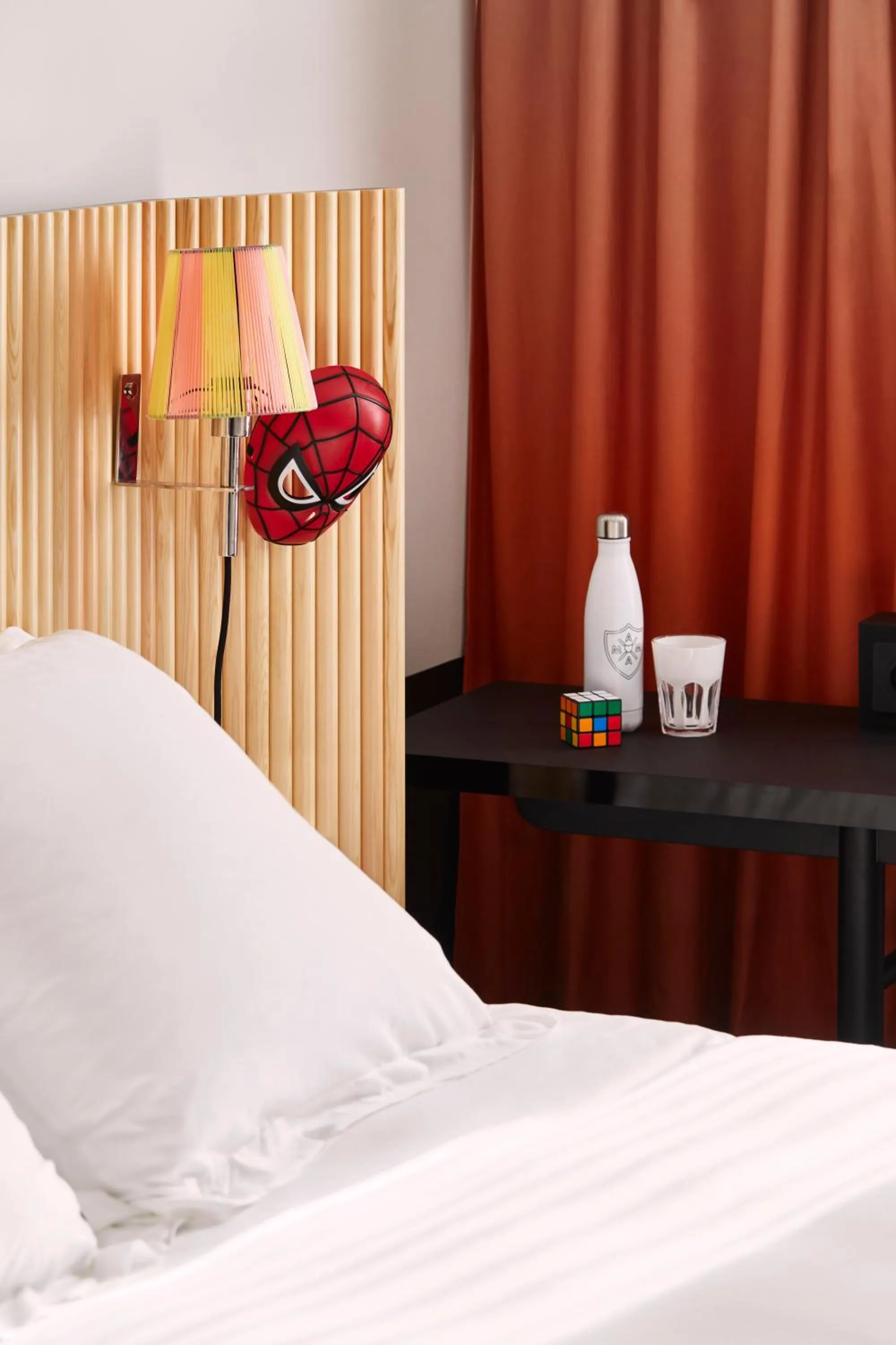 Bed in Mama Shelter Paris La Défense