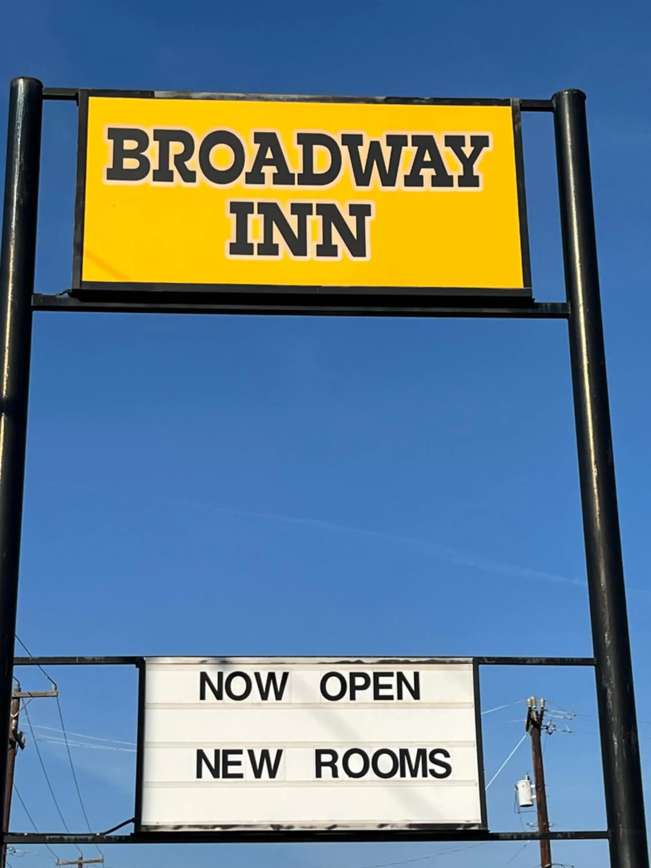 Property Logo/Sign in Broadway Inn Motel