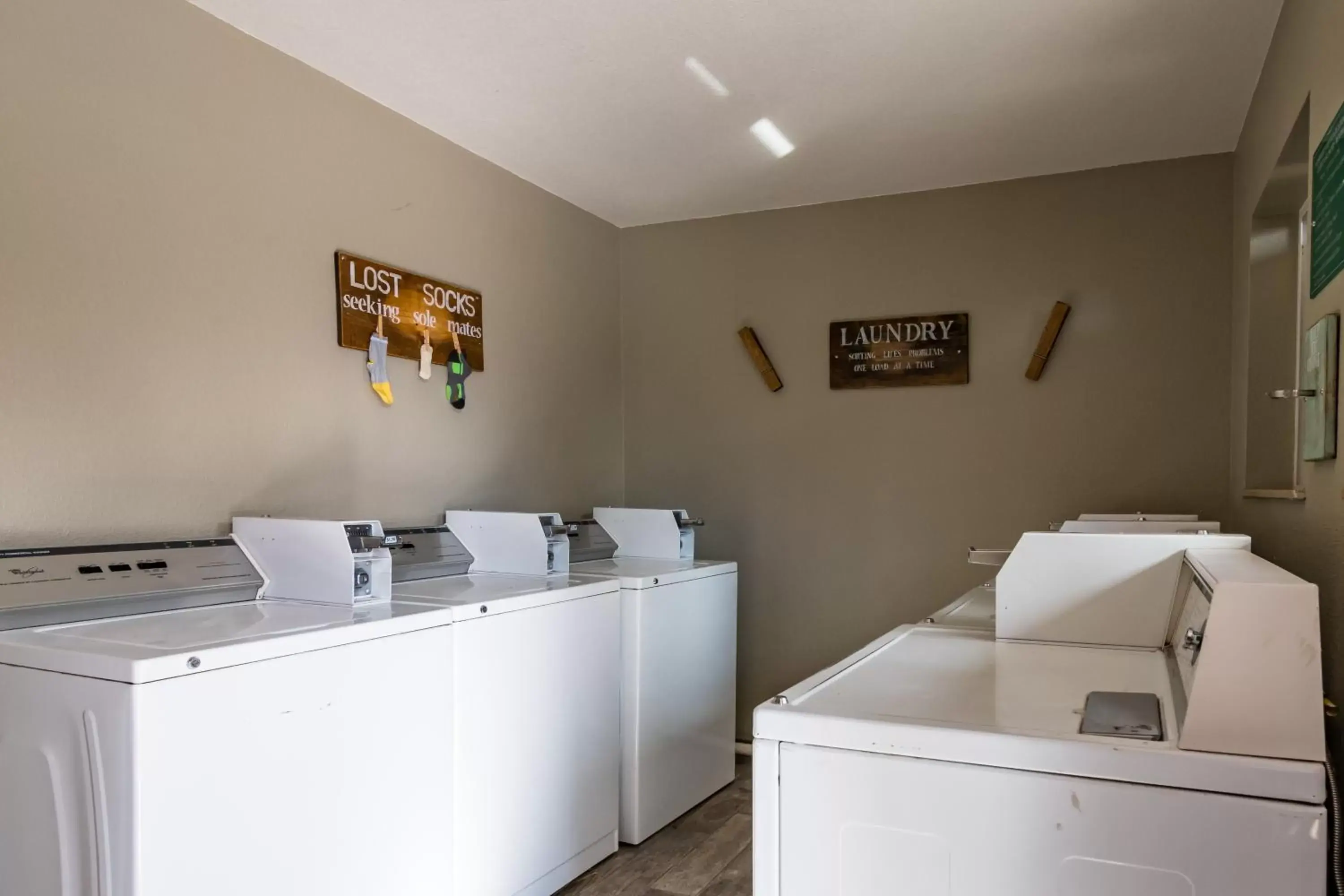laundry, Kitchen/Kitchenette in Yosemite Westgate Lodge