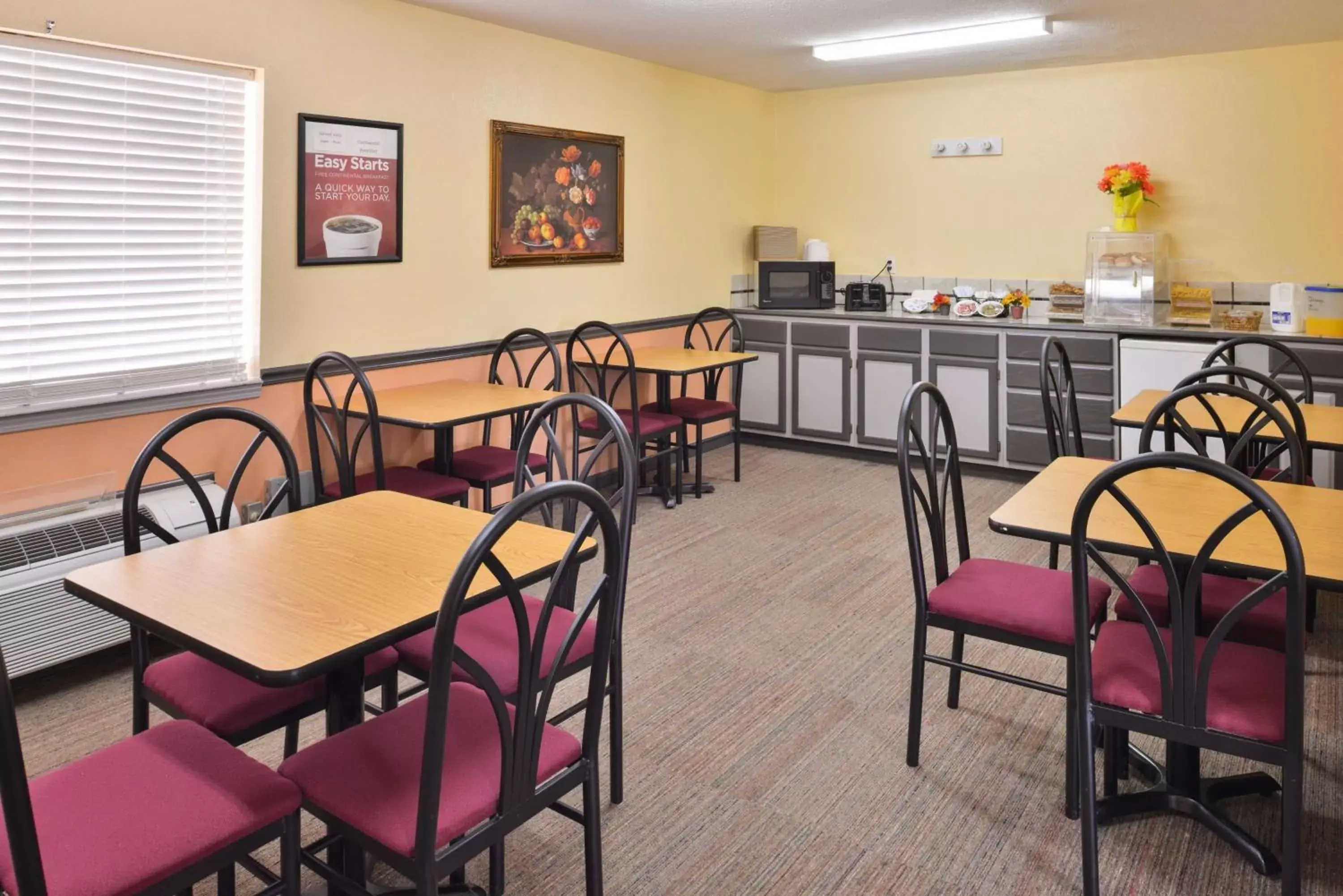 Restaurant/Places to Eat in Americas Best Value Inn Knob Noster