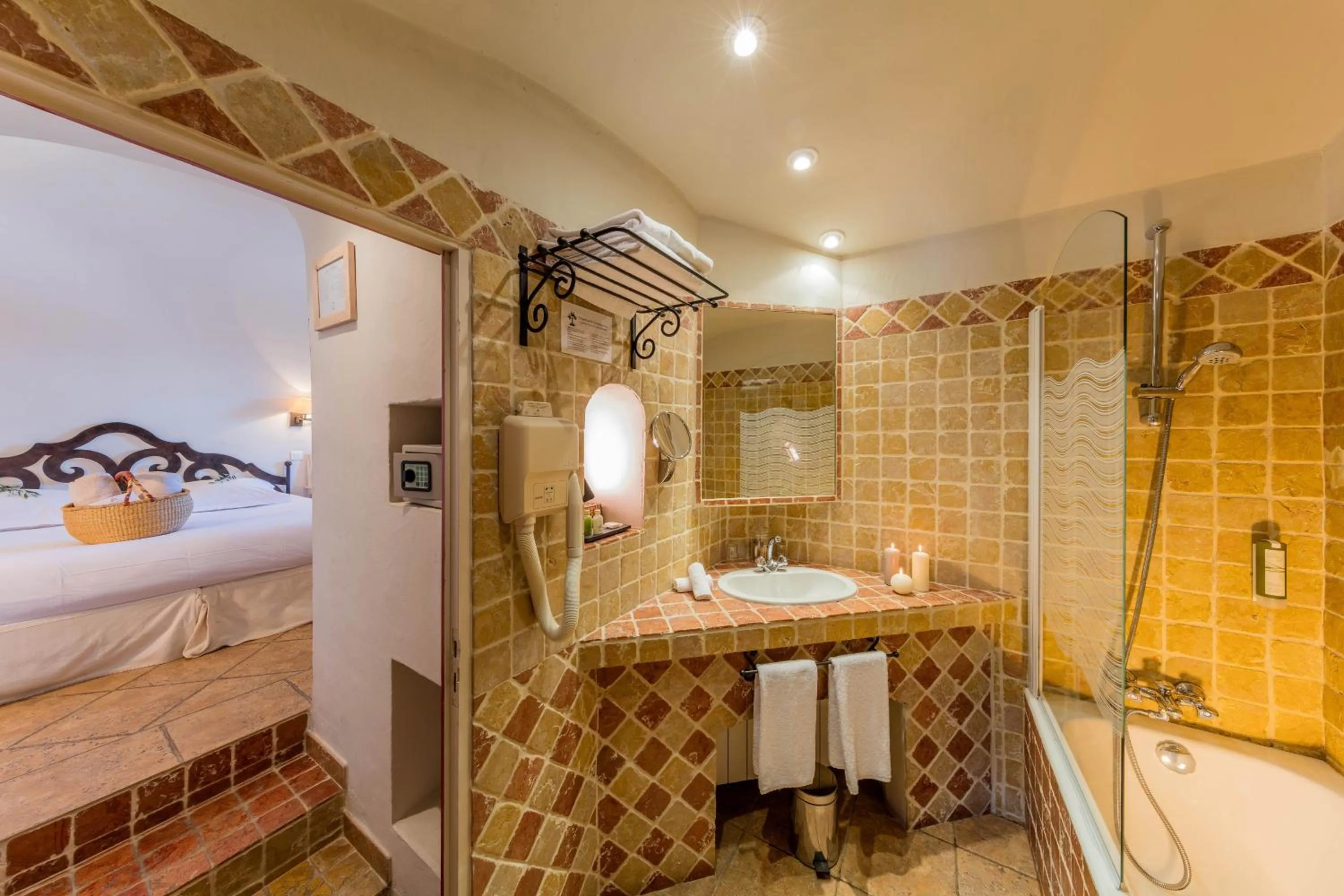 Bathroom, Bed in Garrigae Abbaye de Sainte Croix