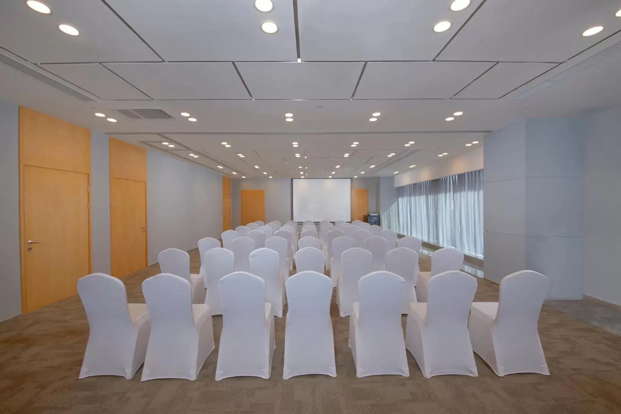 Meeting/conference room in Holiday Inn Express Zhengzhou Zhengdong, an IHG Hotel