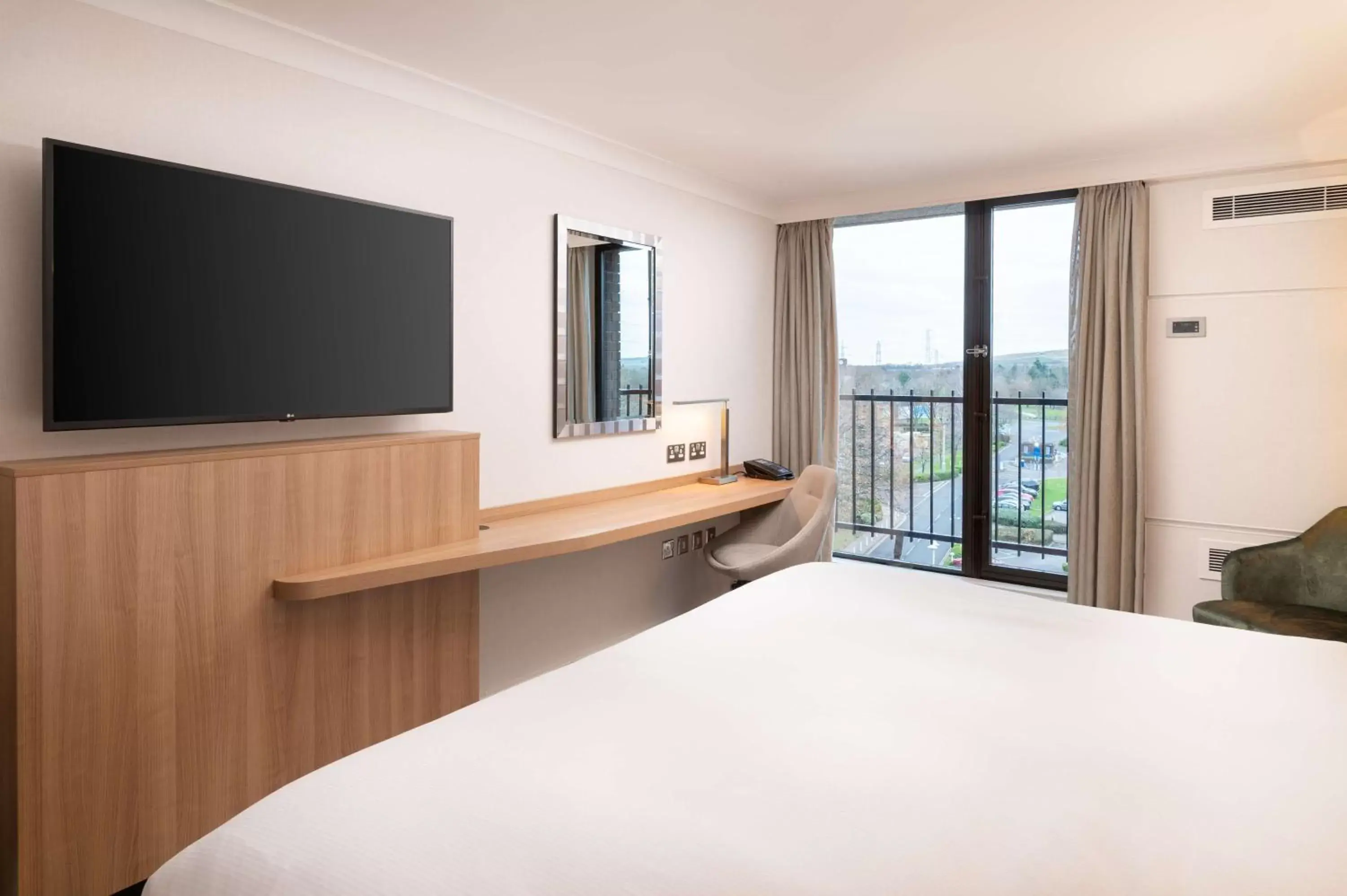 Executive King Room in Hilton Birmingham Metropole Hotel Executive King Room in Hilton Birmingham Metropole Hotel