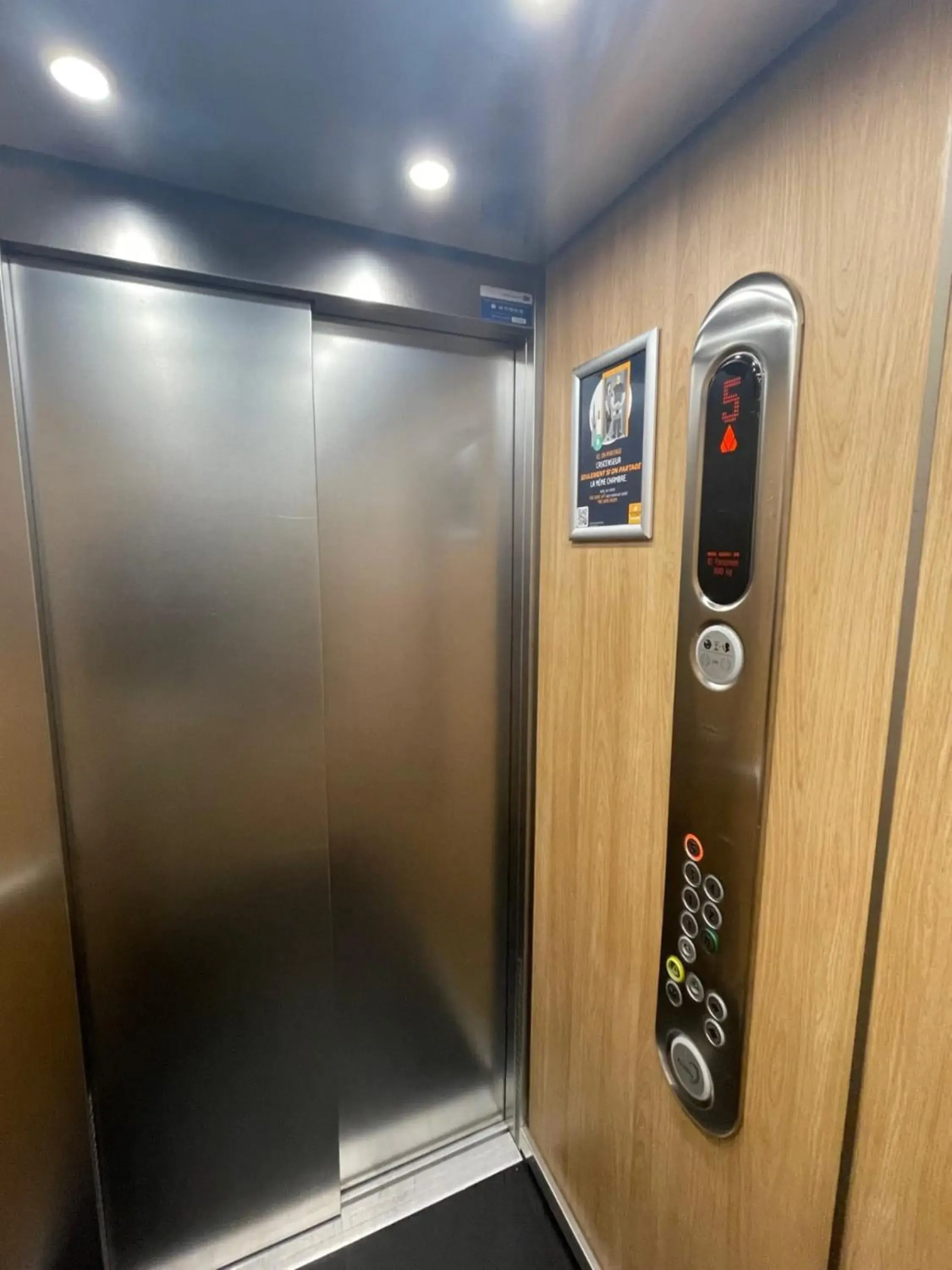 elevator, Bathroom in Premiere Classe Rungis - Orly