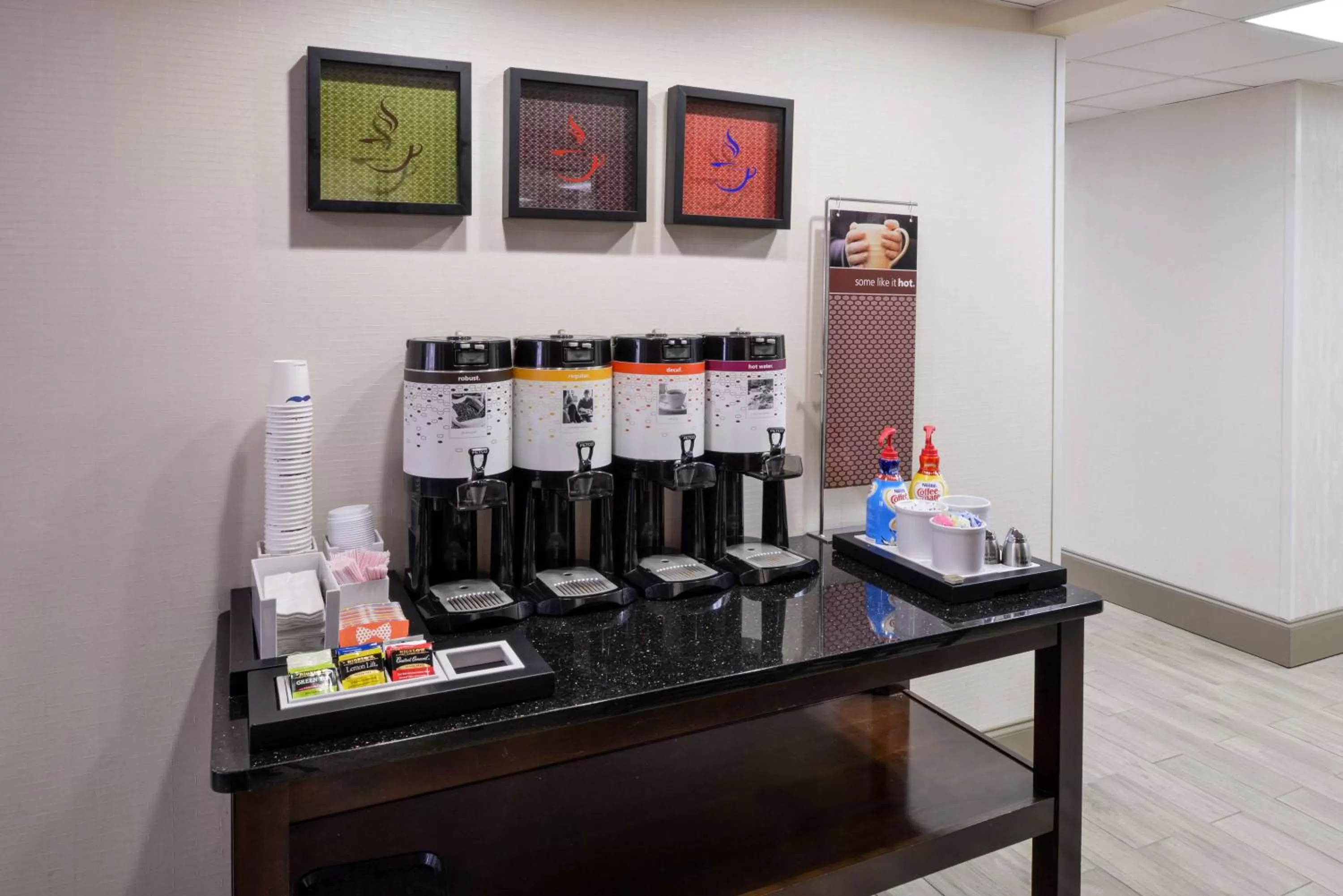 Dining area in Hampton Inn Nashville-I-24 Hickory Hollow