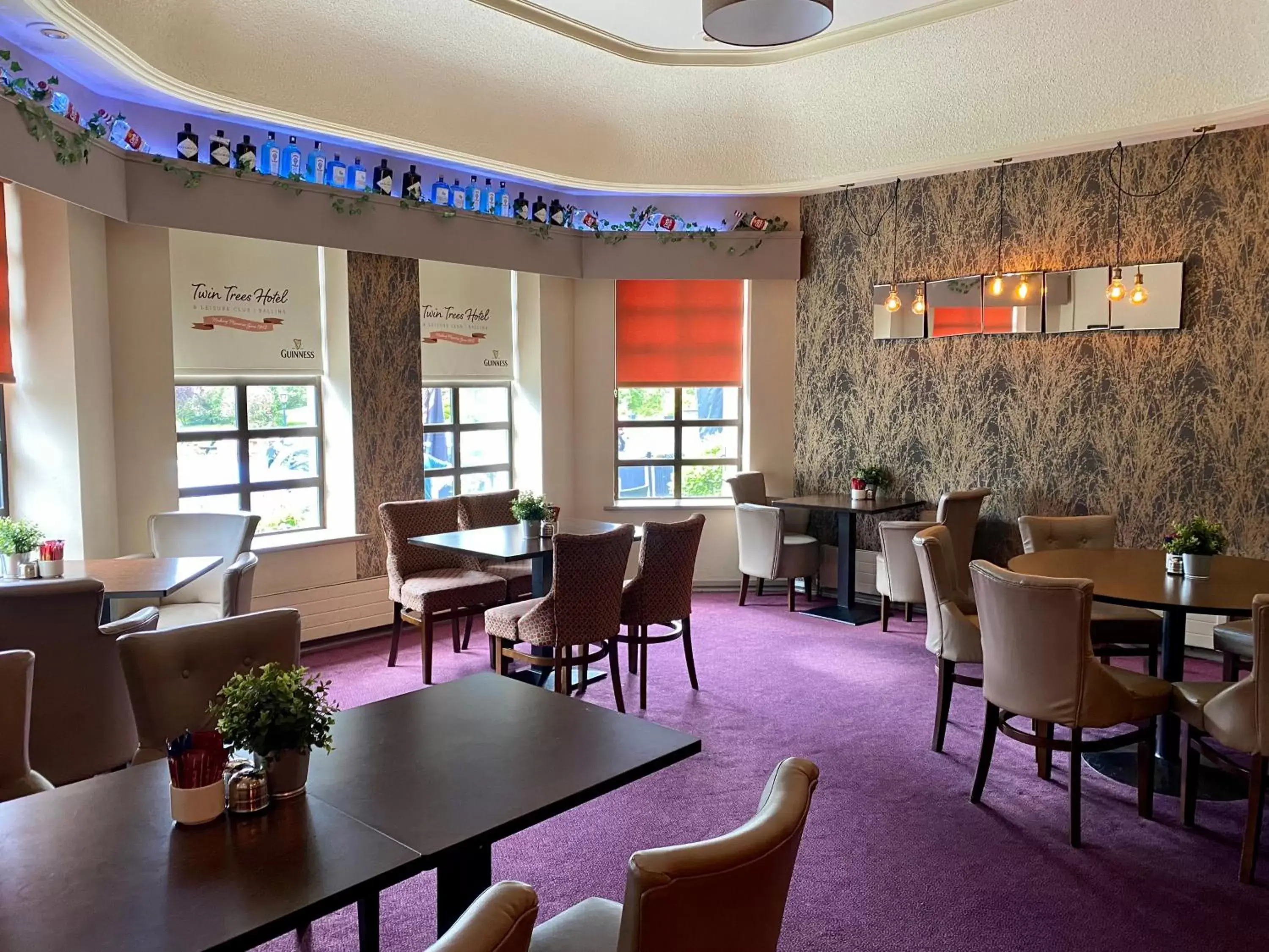 Lounge or bar in Twin Trees Hotel & Leisure Club