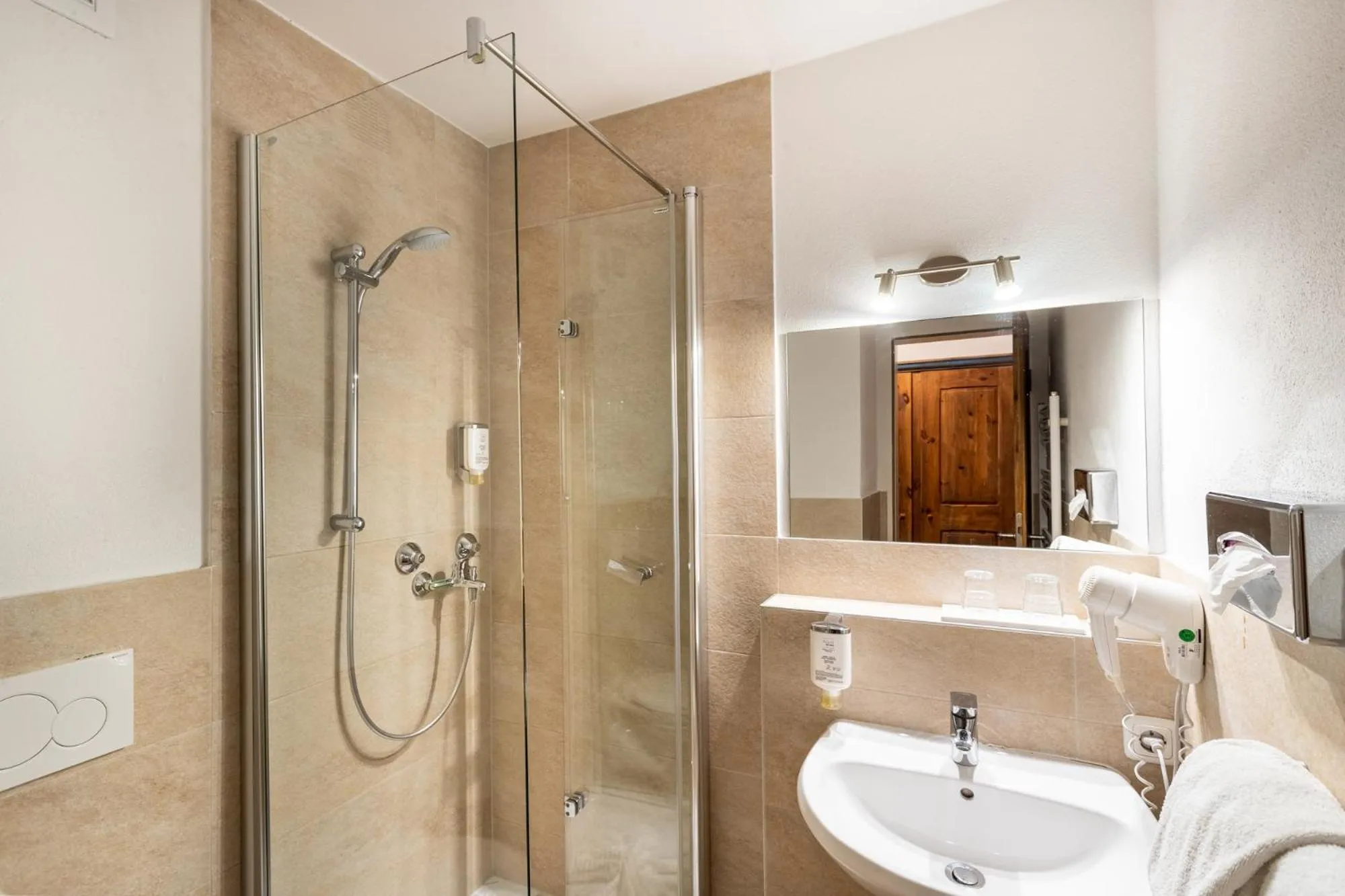 Shower in Das Bergmayr - Chiemgauer Alpenhotel