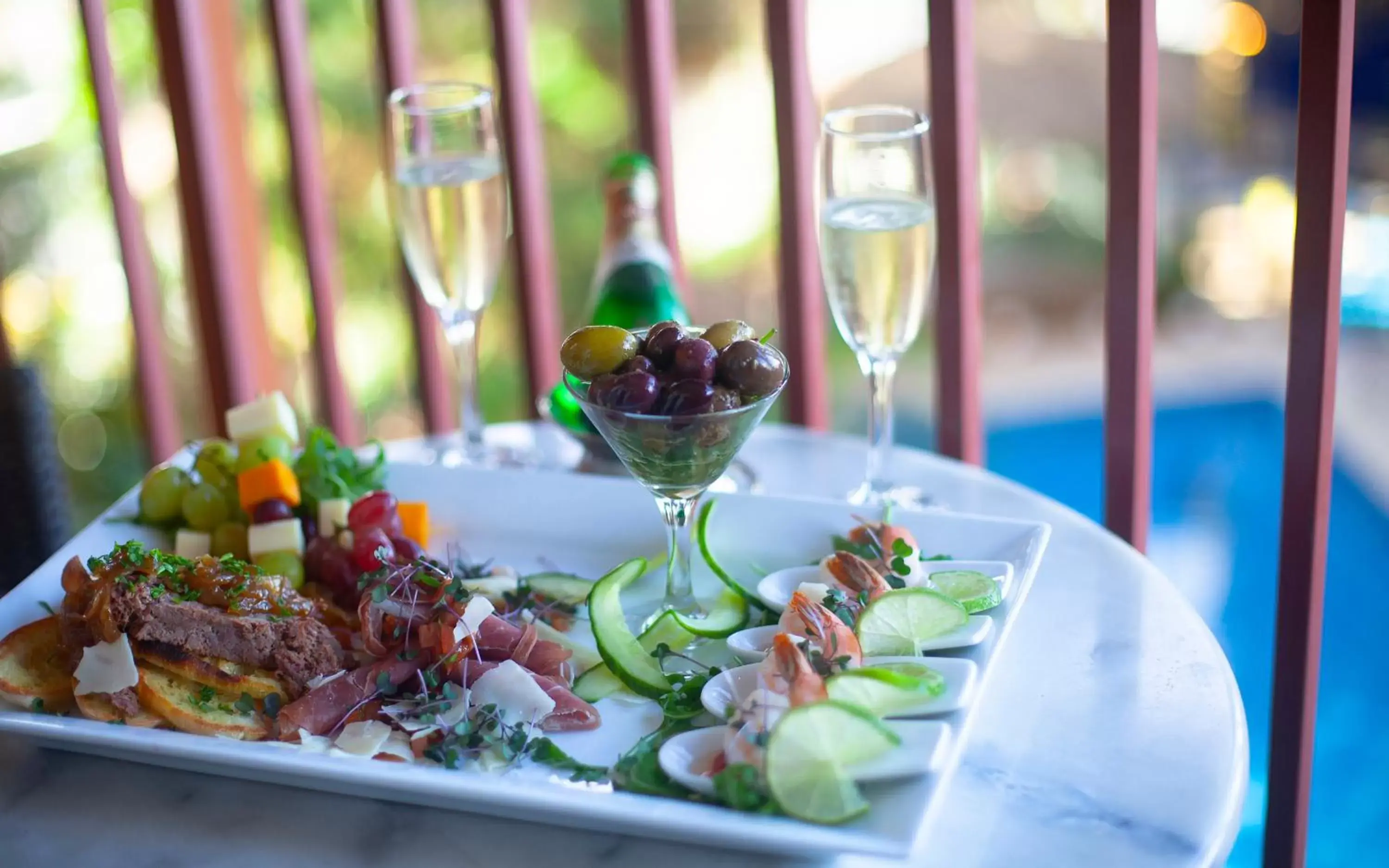 Food and drinks in L'Hôtel Québec par JARO Food and drinks in L'Hôtel Québec par JARO