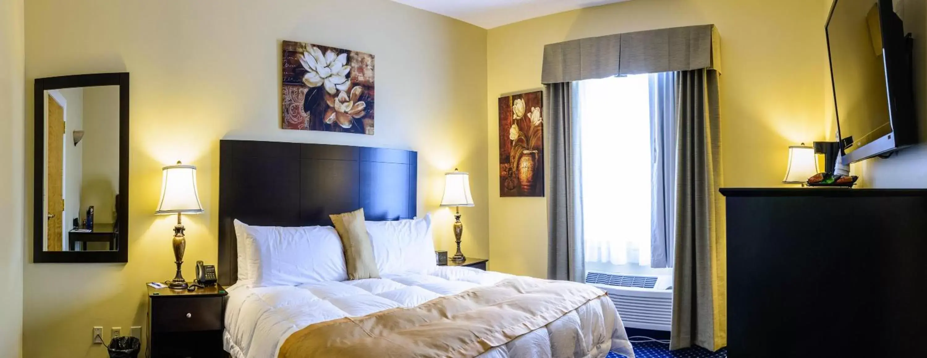 Bedroom, Bed in Asbury Inn & Suites