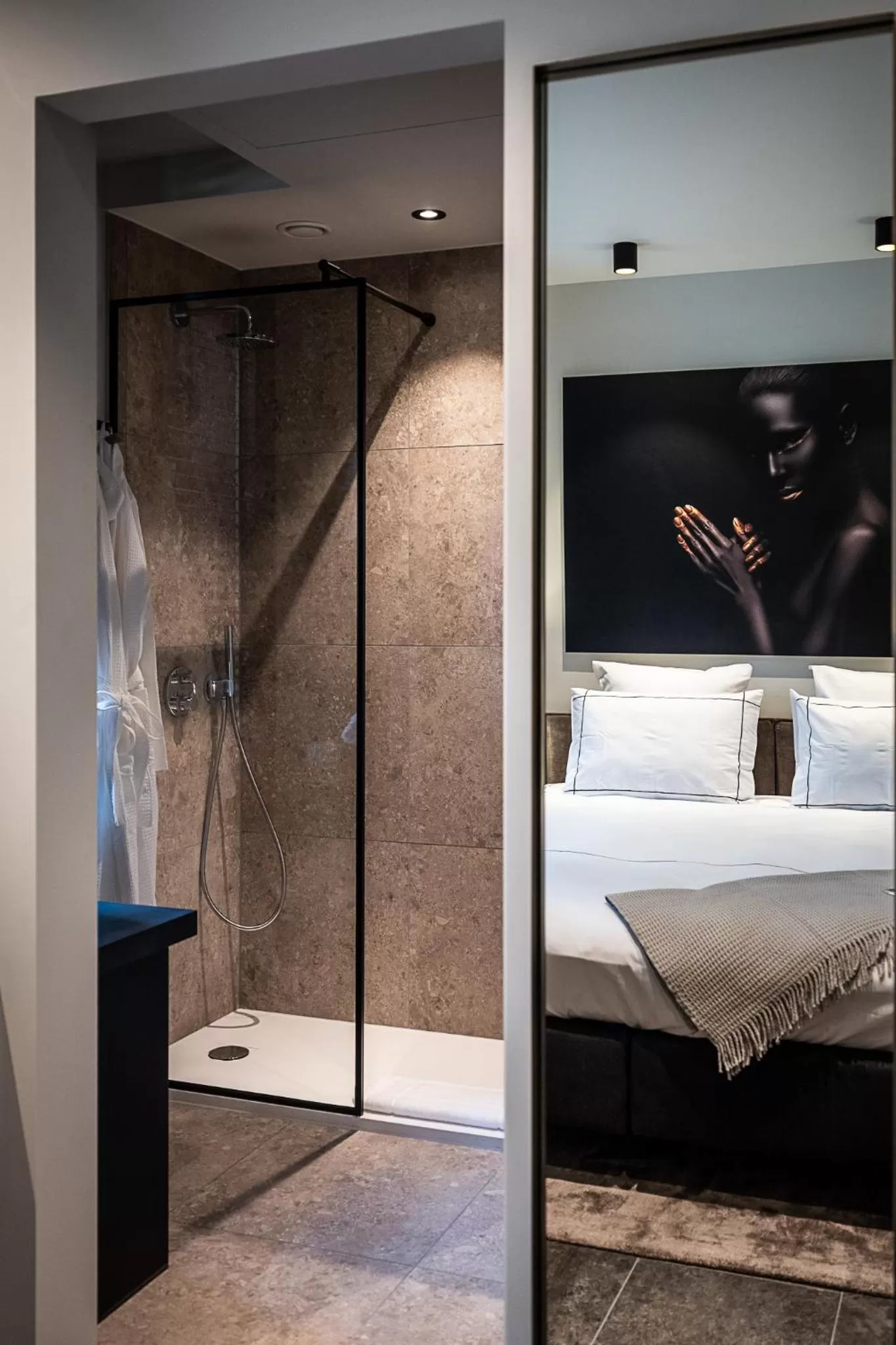 Shower, Bed in Boutiquehotel 't Fraeyhuis - adults only