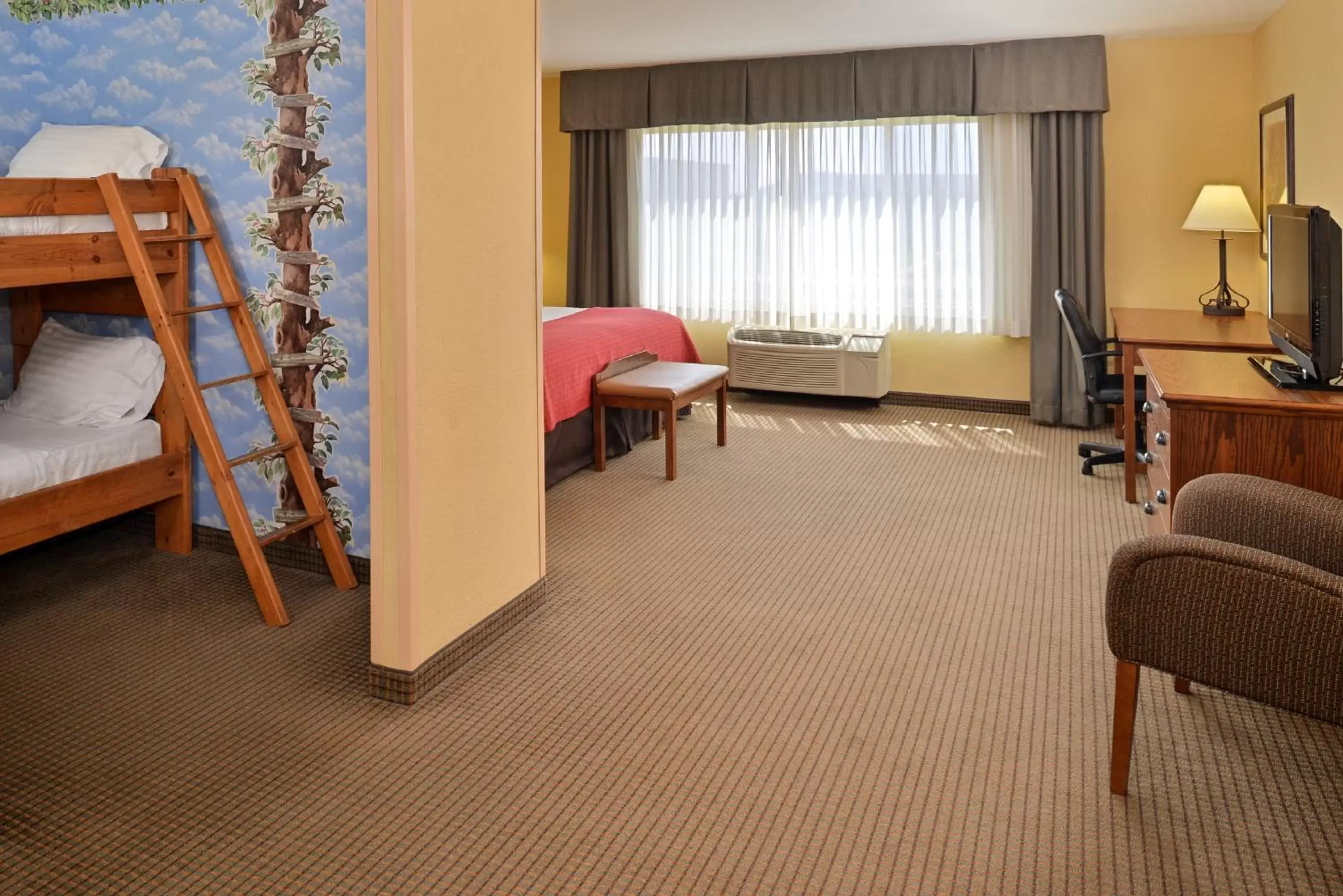 Bedroom in Holiday Inn Stevens Point - Convention Center, an IHG Hotel
