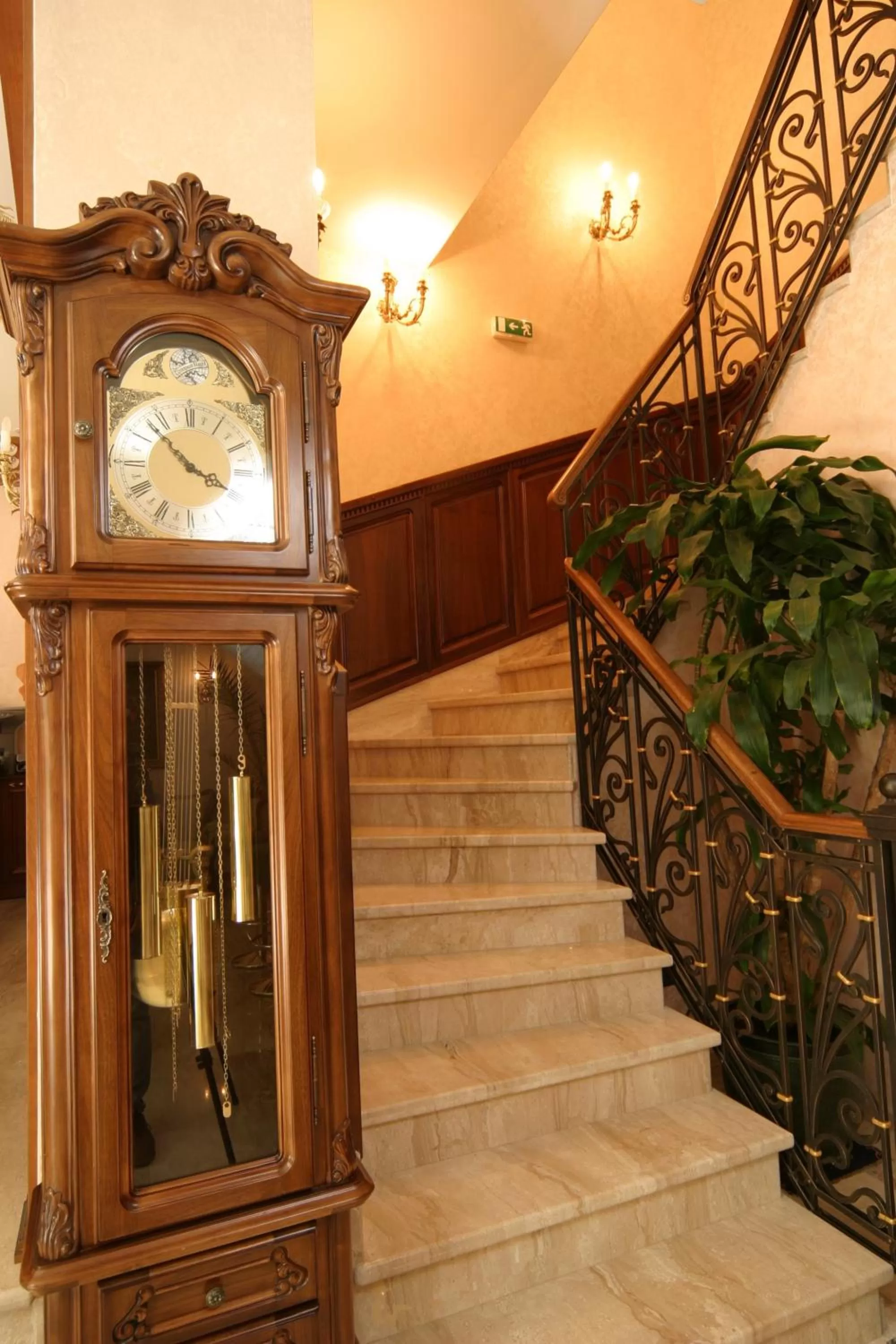 Decorative detail in Grand Hotel London