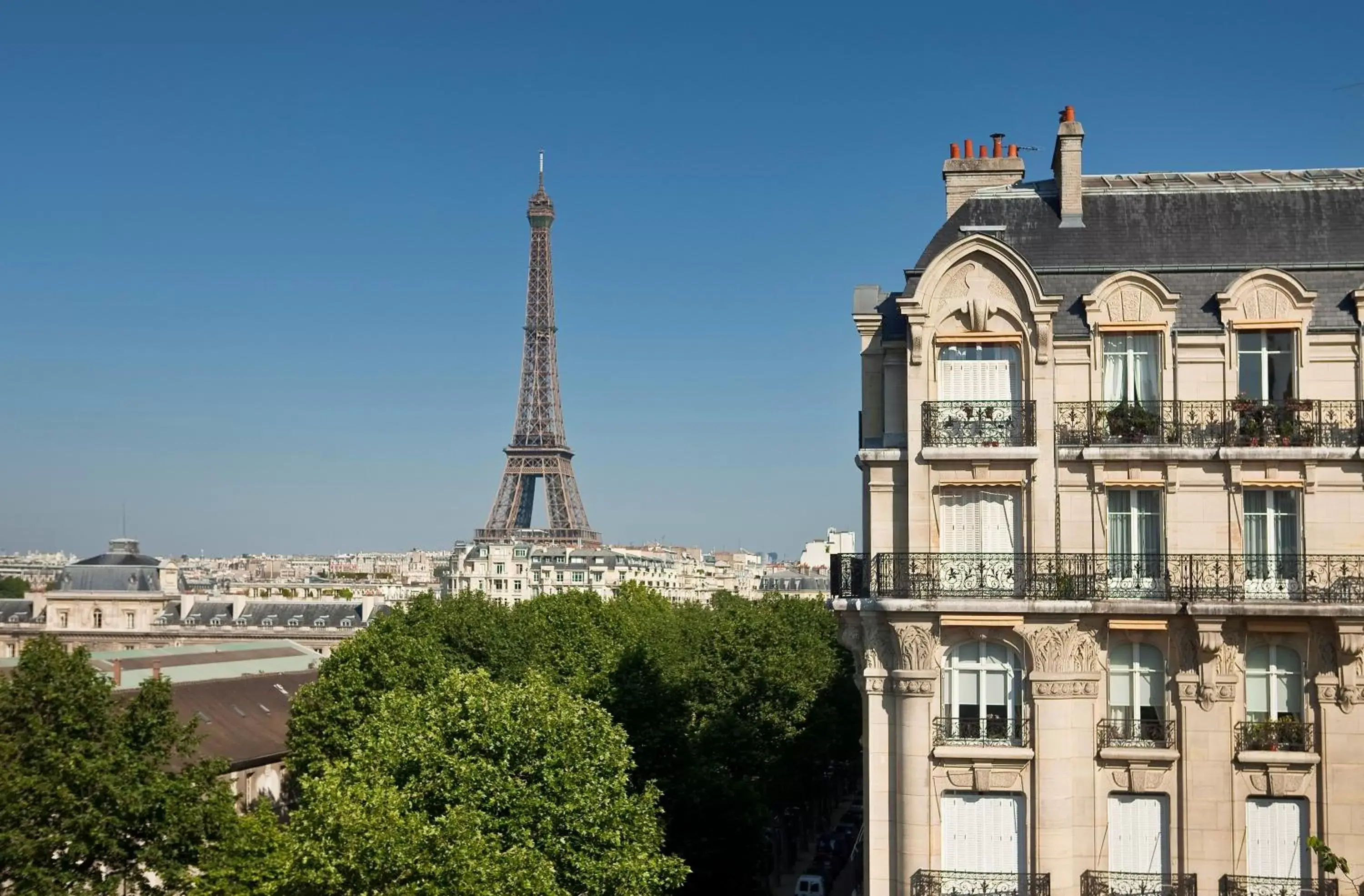 Landmark view in Hotel Duquesne Eiffel