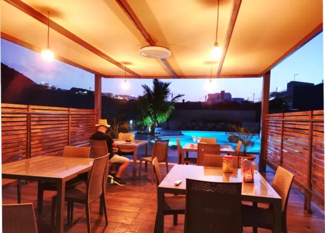 Restaurant/Places to Eat in Praia Capital Residence