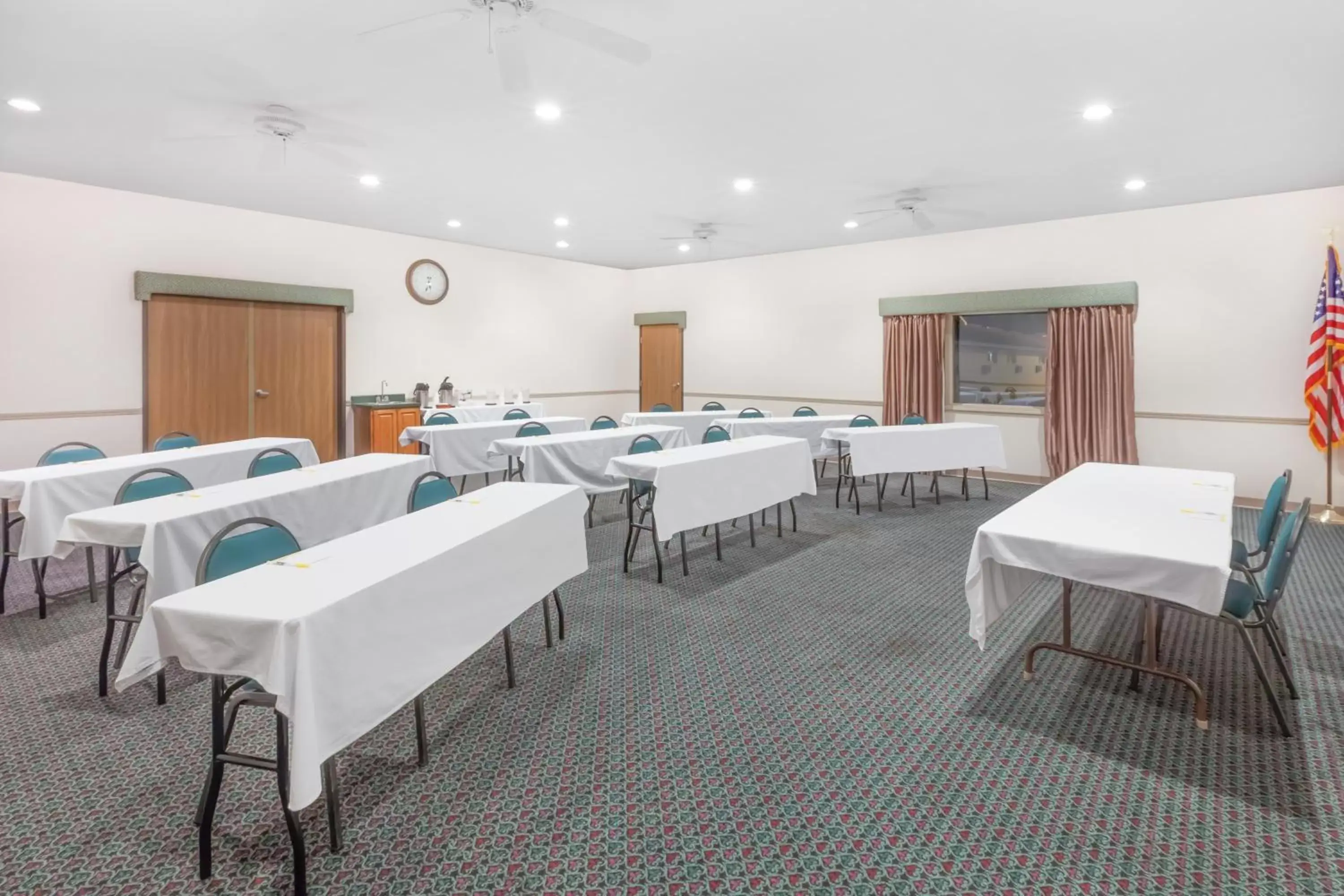 Meeting/conference room in Days Inn by Wyndham Alpena