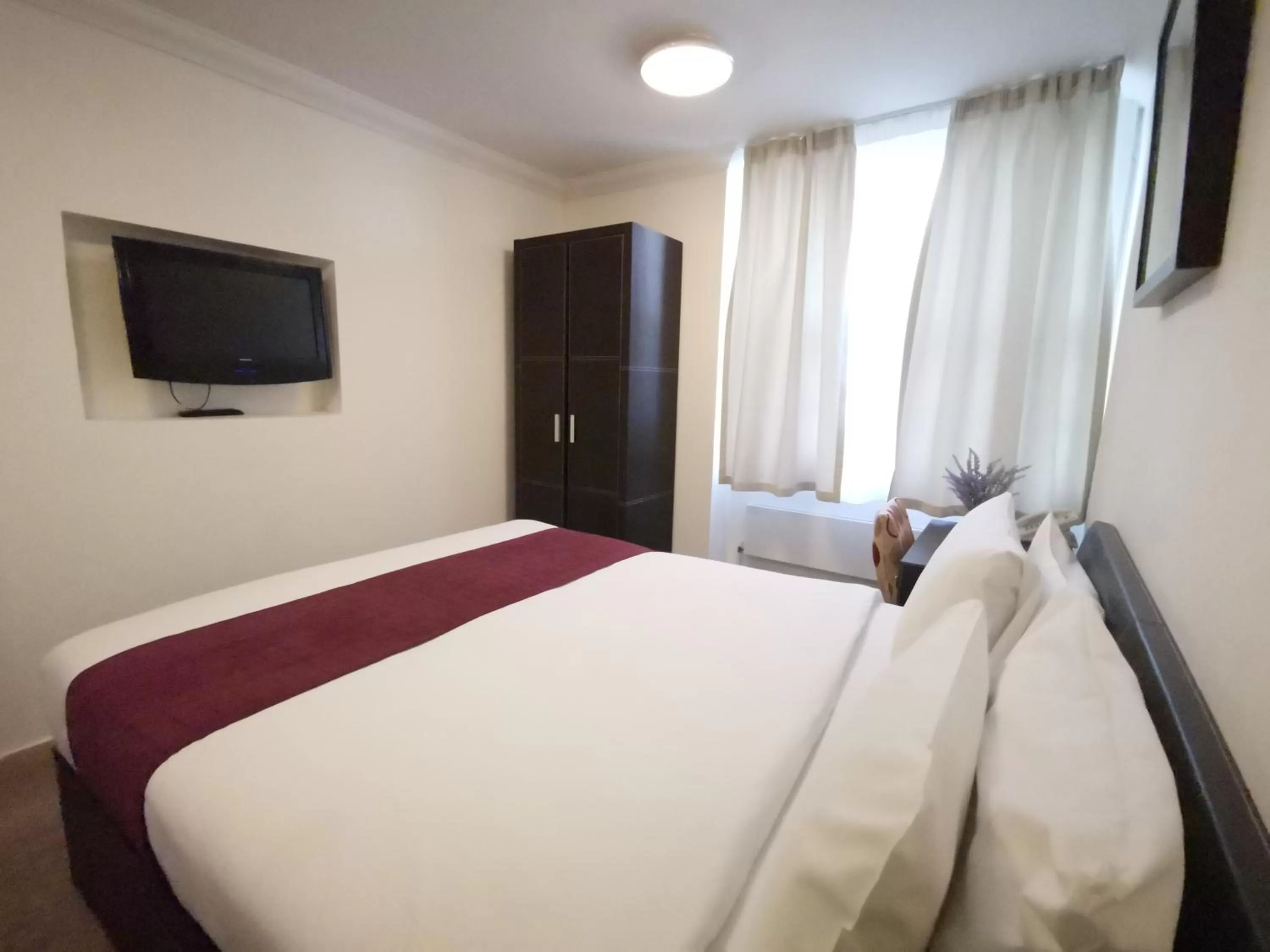 Photo of the whole room, Bed in The Royale Chulan Hyde Park Hotel