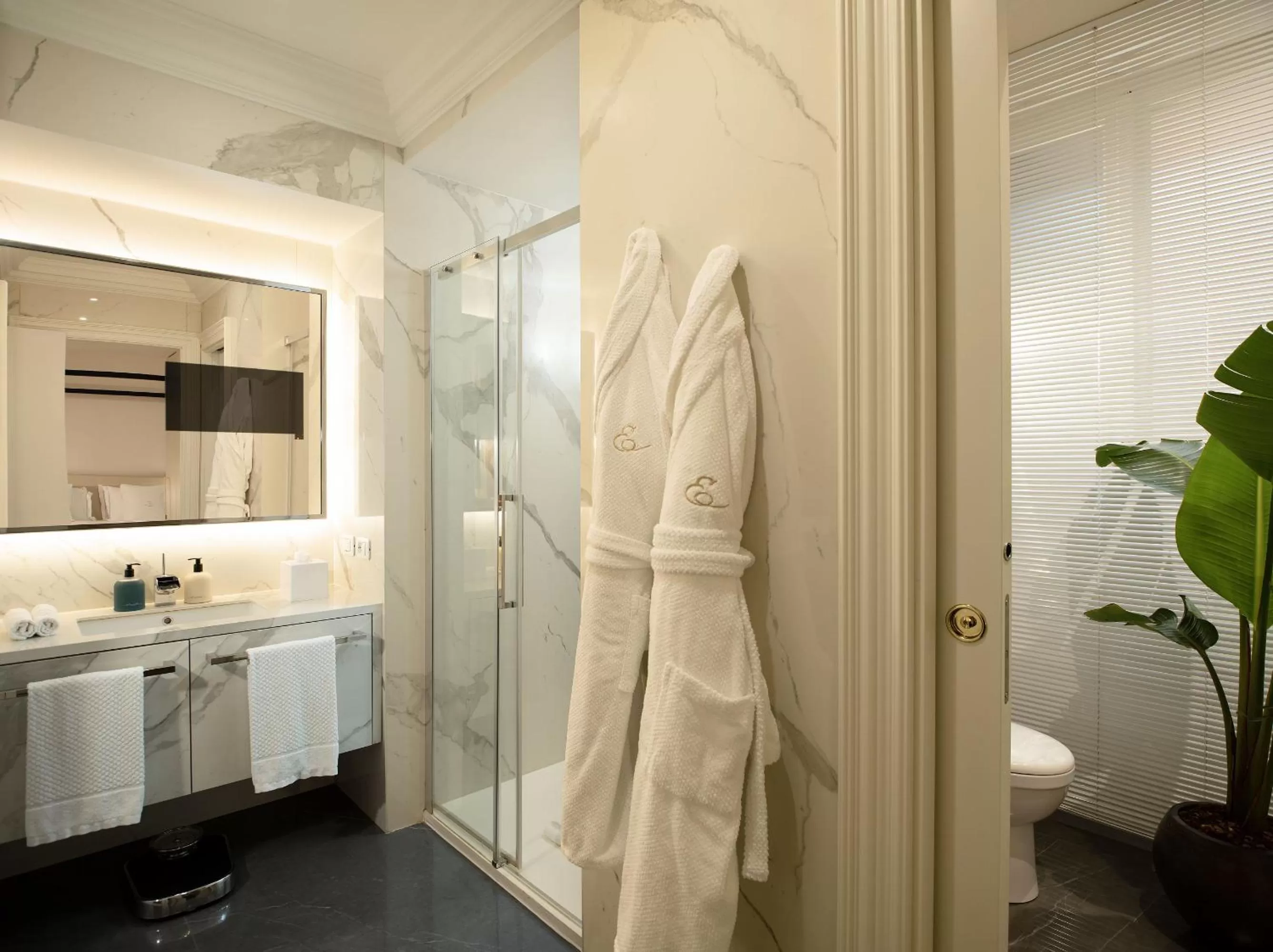 Shower in Elizabeth Unique Hotel | a Member of Design Hotels™