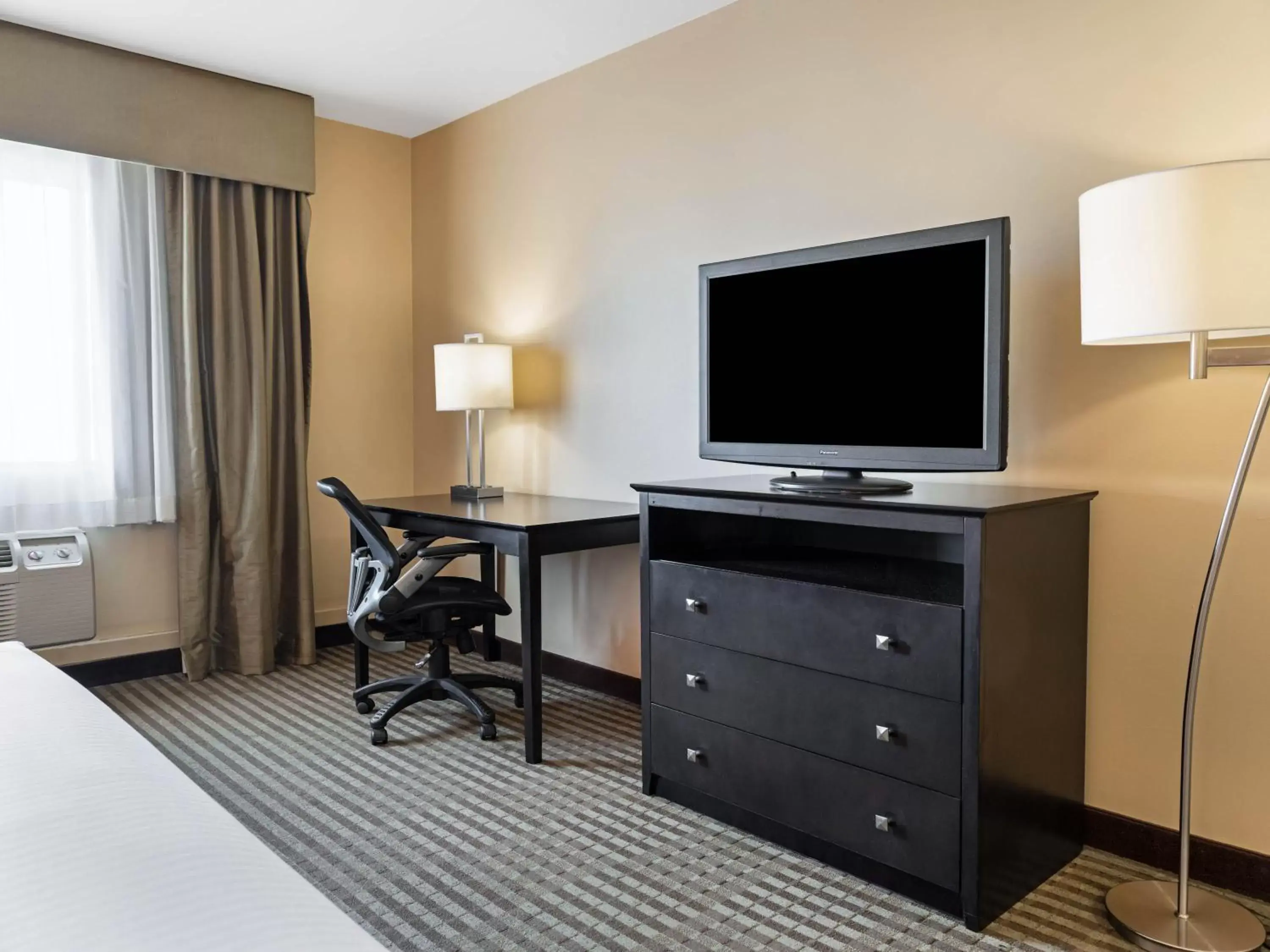 TV and multimedia, TV/Entertainment Center in La Quinta by Wyndham Tucson - Reid Park