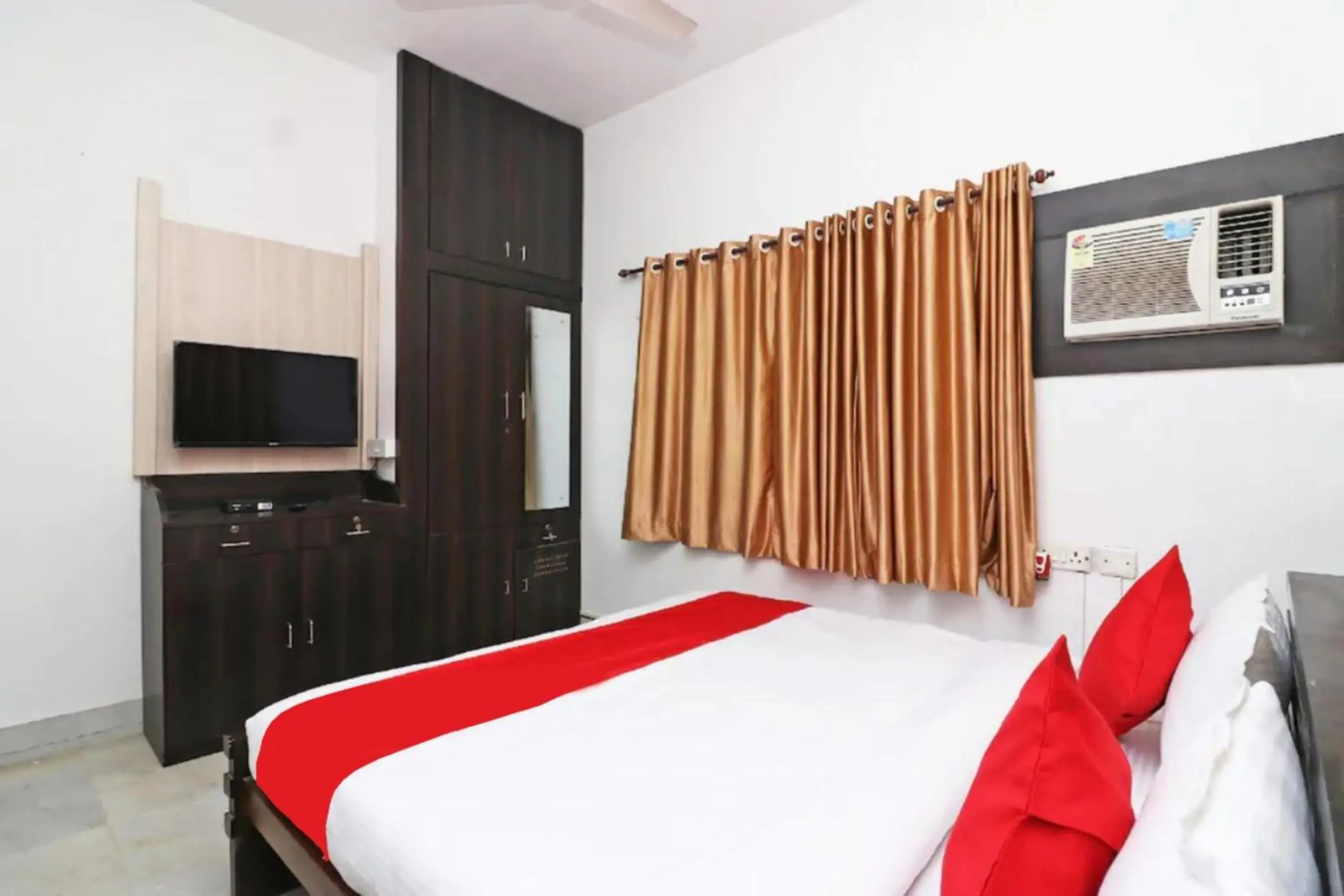 TV and multimedia, Bed in Goroomgo Manurama Stay Ruby Kolkata