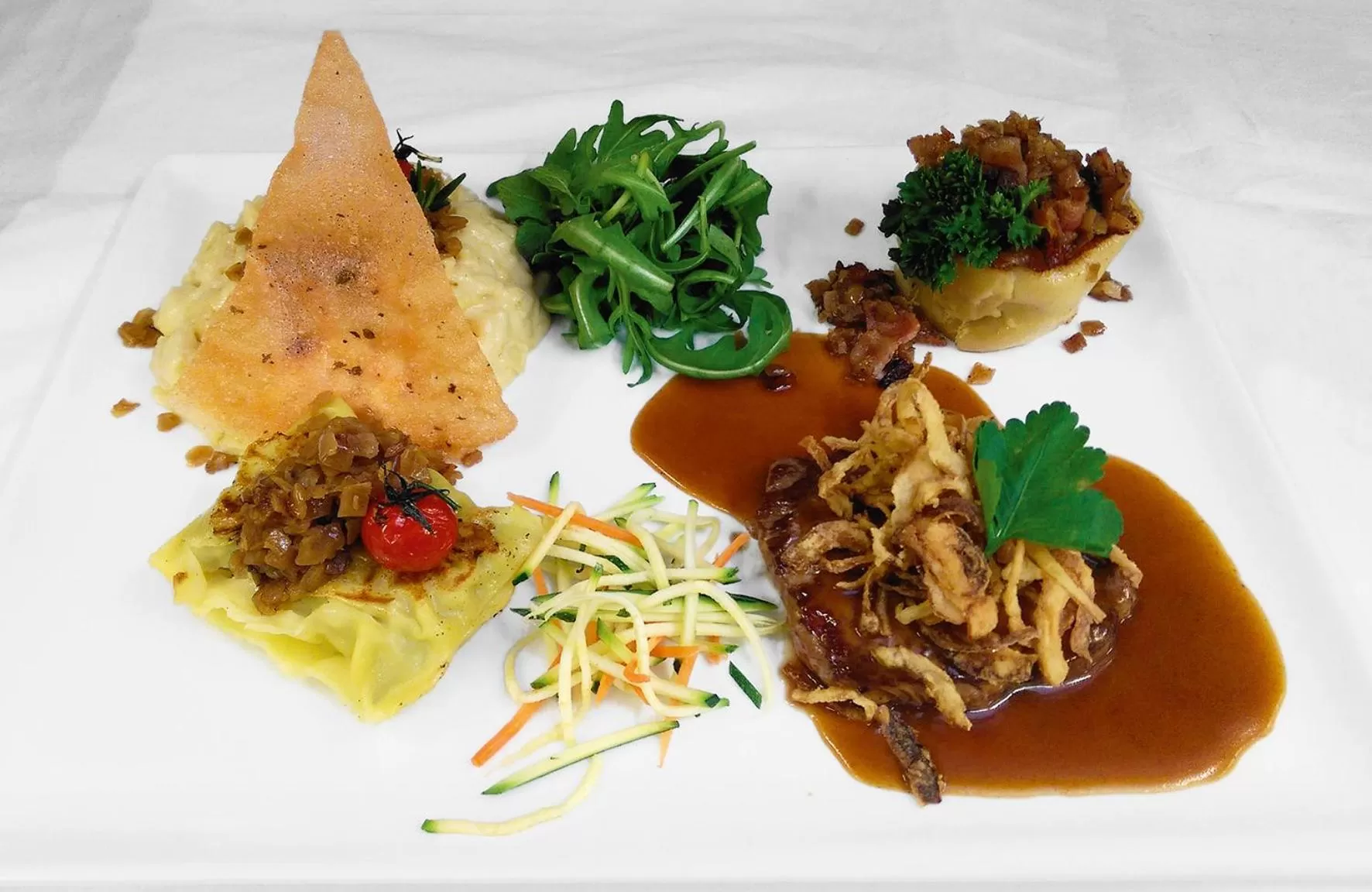 Food and drinks in Hotel Restaurant Grüner Baum und Altes Tor