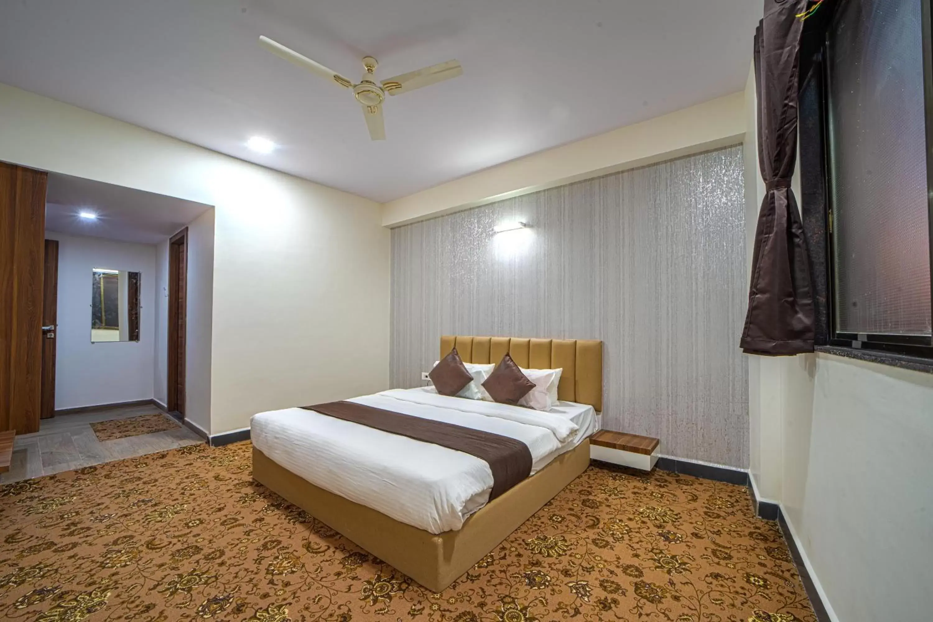 Photo of the whole room, Bed in Hotel Jurkis, Kolhapur Photo of the whole room, Bed in Hotel Jurkis, Kolhapur